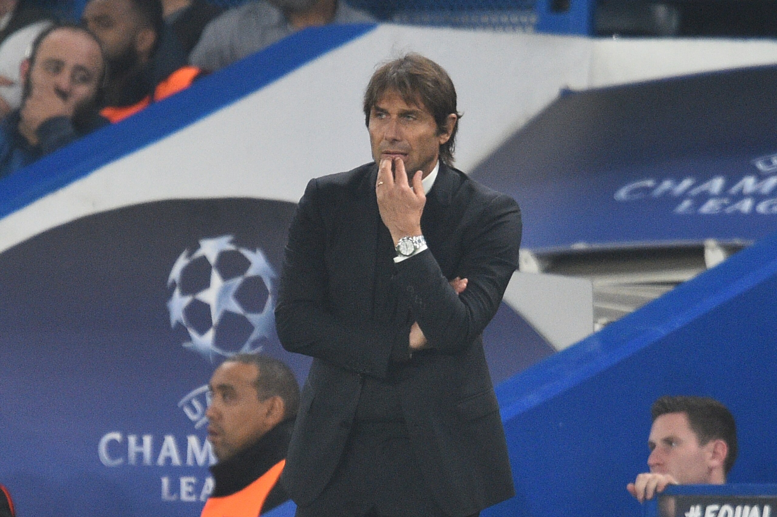 Chelsea's Italian head coach Antonio Conte looks on during a UEFA Champions league group stage football match between Chelsea and Roma at Stamford Bridge in London on October 18, 2017. / AFP PHOTO / Glyn KIRK (Photo credit should read GLYN KIRK/AFP Chelsea's Italian head coach Antonio Conte looks on during a UEFA Champions league group stage football match between Chelsea and Roma at Stamford Bridge in London on October 18, 2017. / AFP PHOTO / Glyn KIRK (Photo credit should read GLYN KIRK/AFP