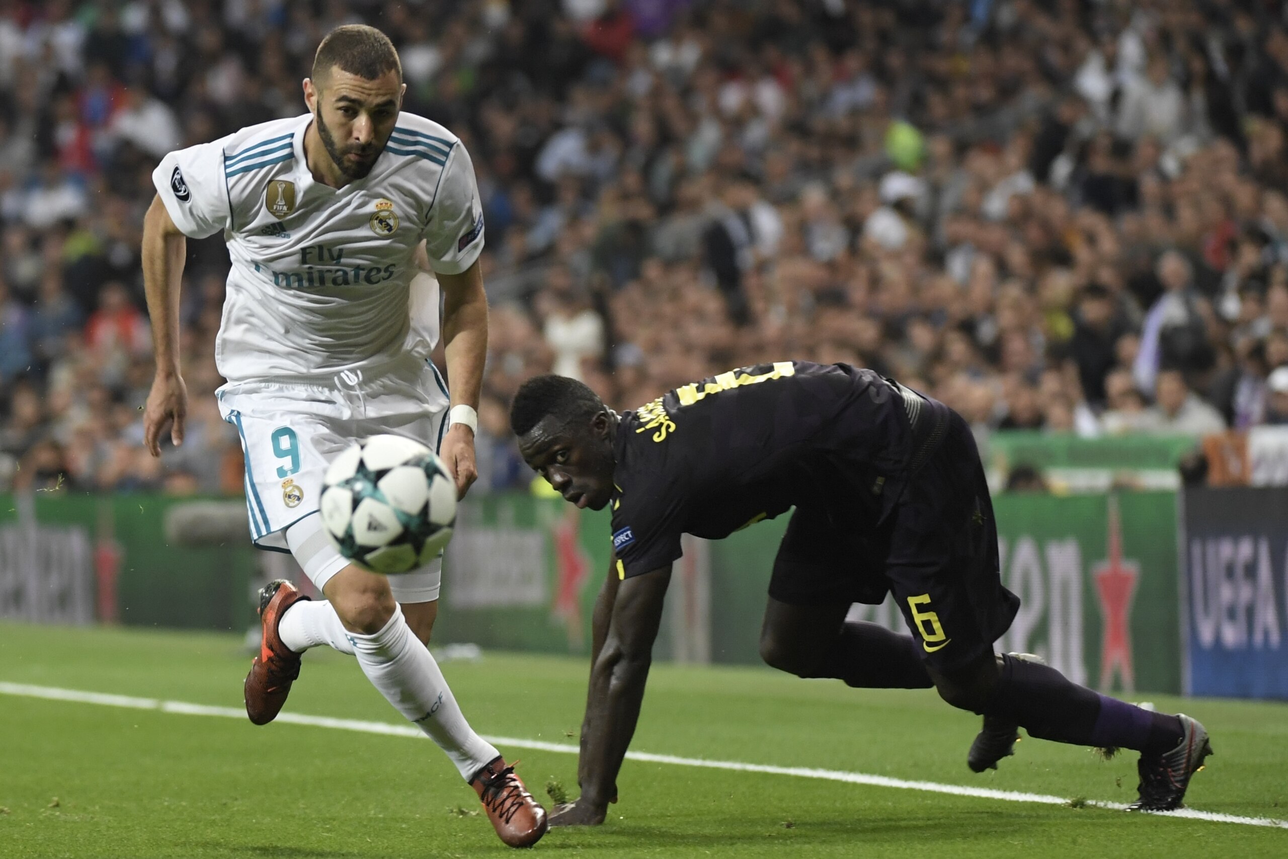 Real Madrid's French forward Karim Benzema (R) vies with Tottenham Hotspur's Colombian defender Davinson Sanchez during the UEFA Champions League group H football match Real Madrid CF vs Tottenham Hotspur FC at the Santiago Bernabeu stadium in Madrid on O