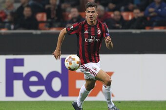 MILAN, ITALY - SEPTEMBER 28:  Andre Silva of AC Milan in action during the UEFA Europa League group D match between AC Milan and HNK Rijeka at Stadio Giuseppe Meazza on September 28, 2017 in Milan, Italy.  (Photo by Marco Luzzani/Getty Images)