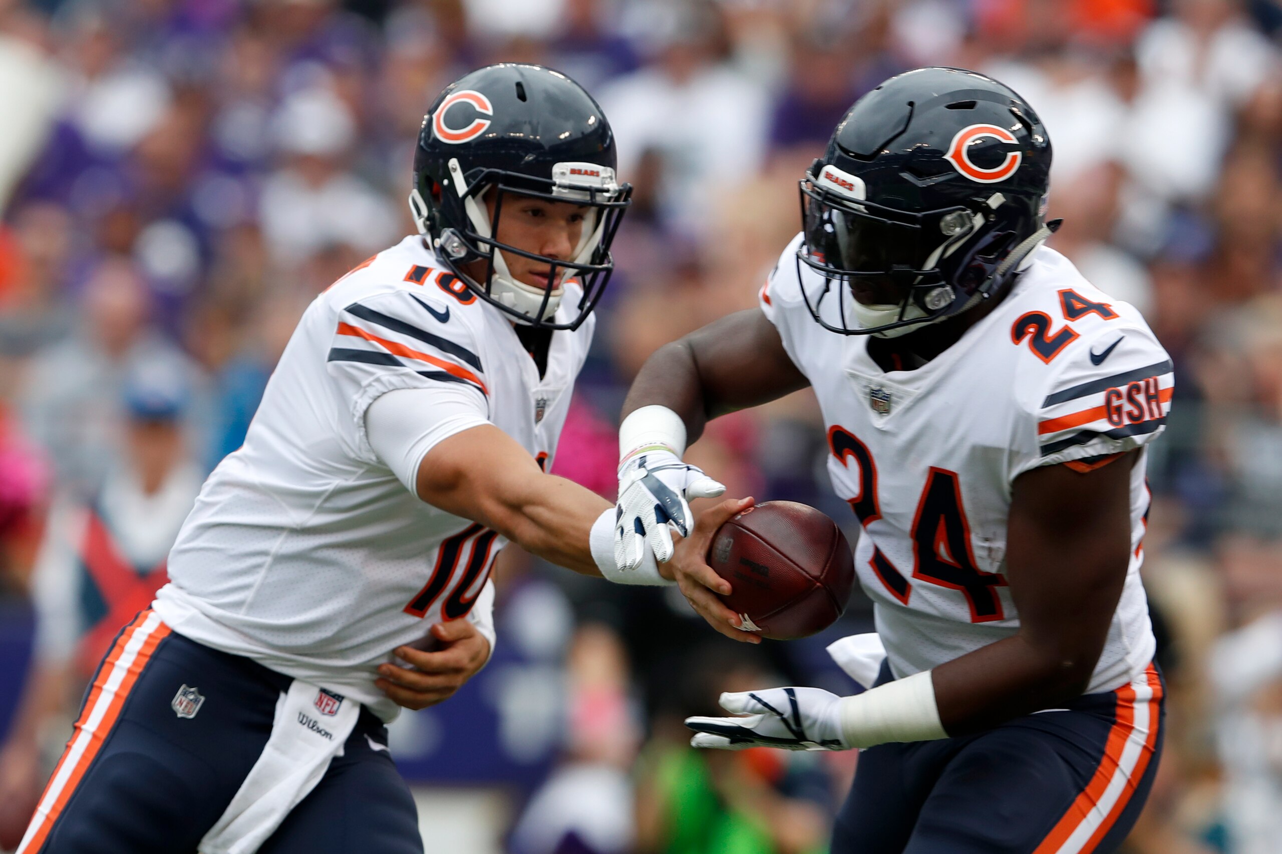 BALTIMORE, MD - OCTOBER 15: Quarterback Mitchell Trubisky #10 of the Chicago Bears hands off to running back Jordan Howard #24 in the first quarter against the Baltimore Ravens at M&T Bank Stadium on October 15, 2017 in Baltimore, Maryland. (Photo by Todd BALTIMORE, MD - OCTOBER 15: Quarterback Mitchell Trubisky #10 of the Chicago Bears hands off to running back Jordan Howard #24 in the first quarter against the Baltimore Ravens at M&T Bank Stadium on October 15, 2017 in Baltimore, Maryland. (Photo by Todd