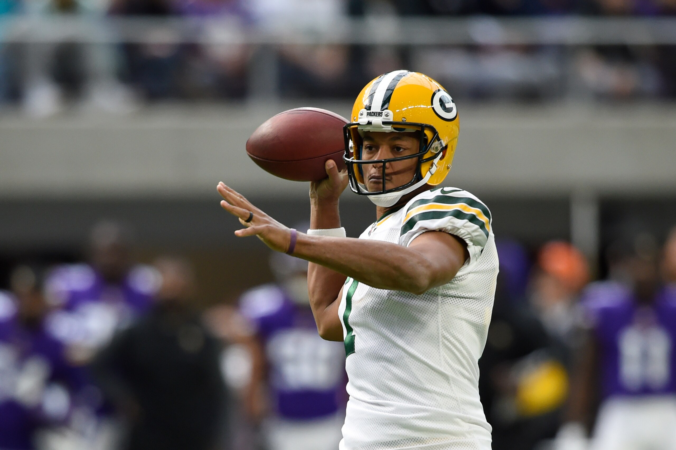 MINNEAPOLIS, MN - OCTOBER 15: Brett Hundley #7 of the Green Bay Packers throws the ball during the second quarter of the game against the Minnesota Vikings on October 15, 2017 at US Bank Stadium in Minneapolis, Minnesota. (Photo by Hannah Foslien/Getty Im