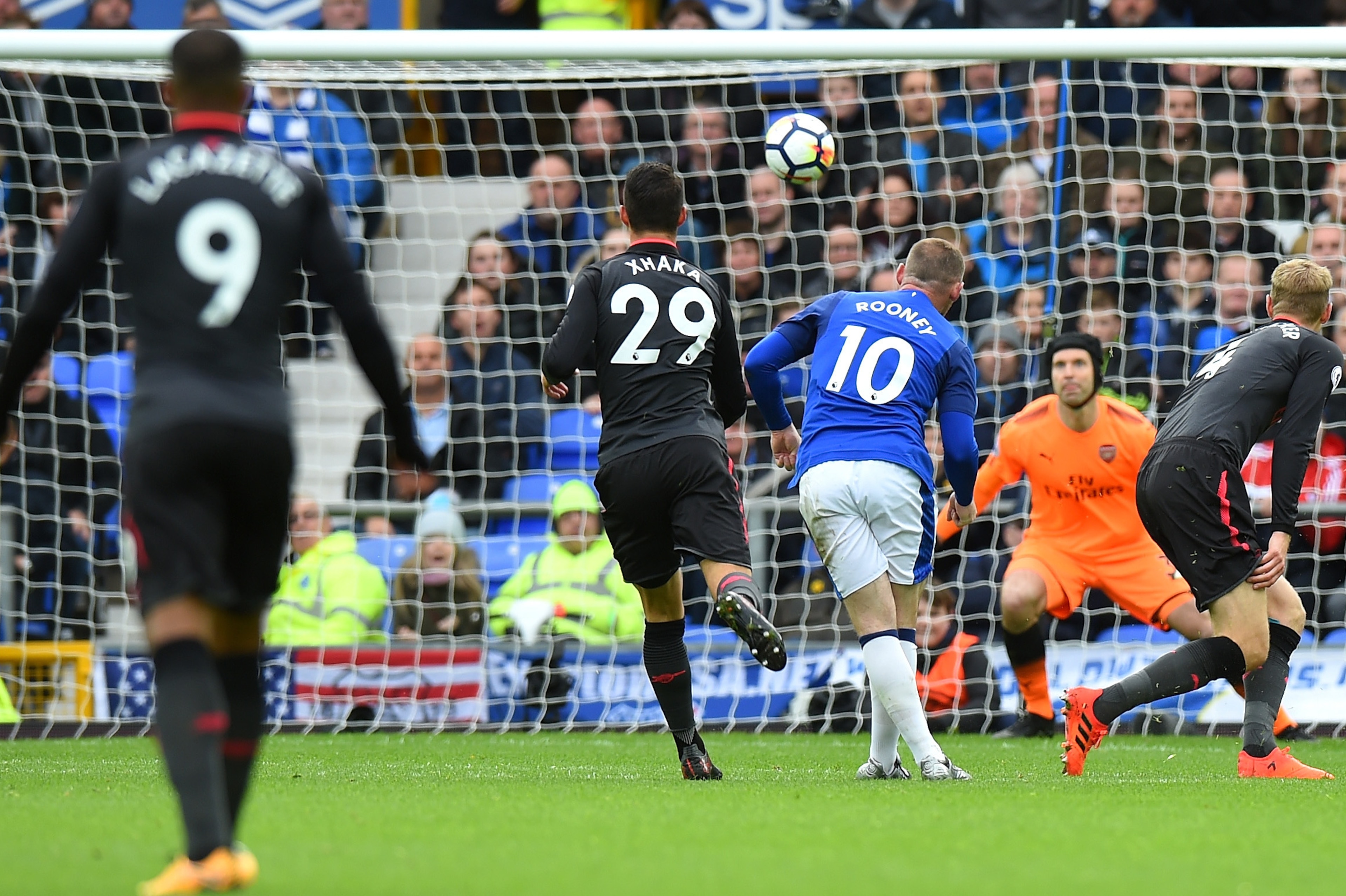 LIVERPOOL, ENGLAND - OCTOBER 22: Wayne Rooney of Everton scores his sides first goal during the Premier League match between Everton and Arsenal at Goodison Park on October 22, 2017 in Liverpool, England. (Photo by Tony Marshall/Getty Images) LIVERPOOL, ENGLAND - OCTOBER 22: Wayne Rooney of Everton scores his sides first goal during the Premier League match between Everton and Arsenal at Goodison Park on October 22, 2017 in Liverpool, England. (Photo by Tony Marshall/Getty Images)