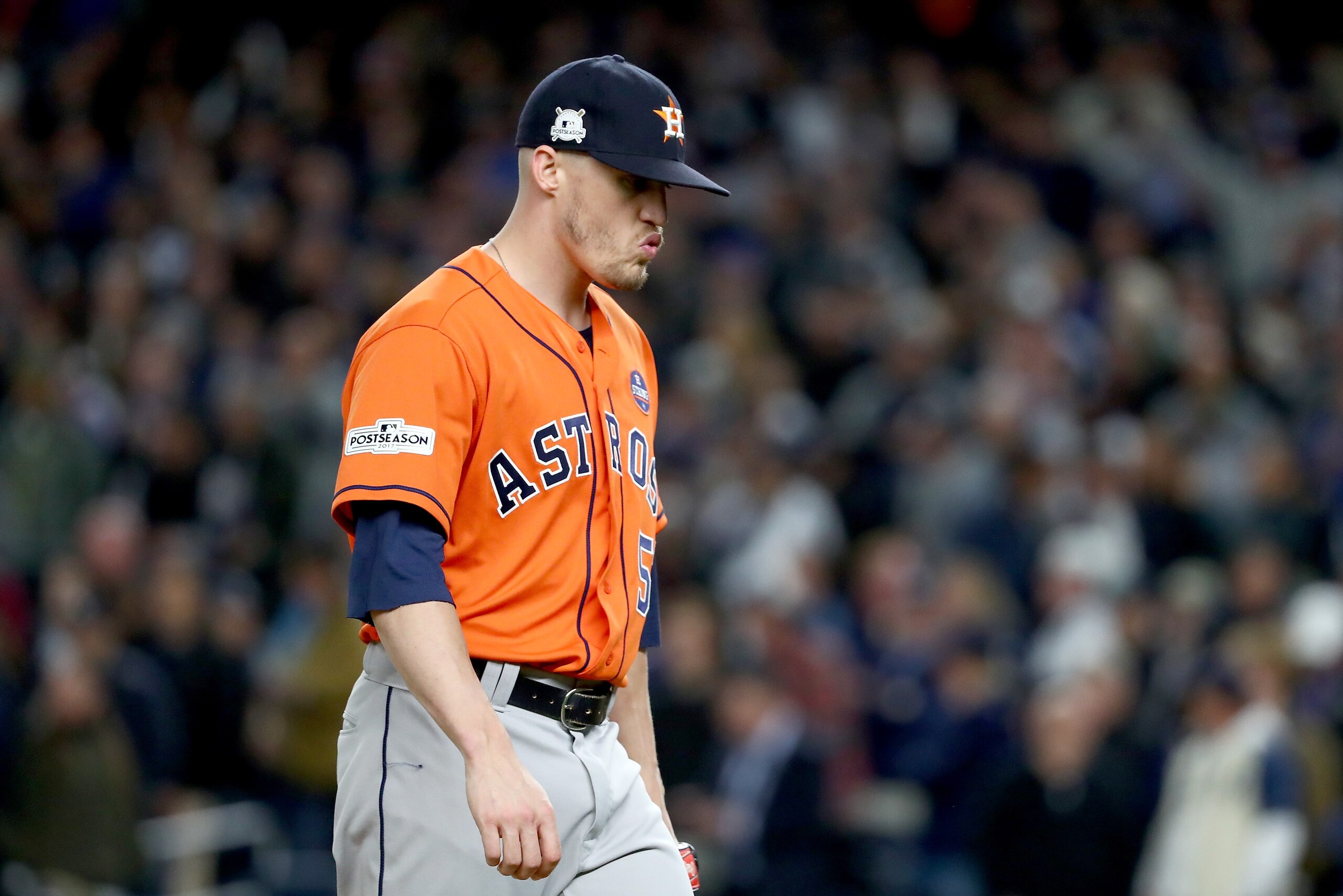 NEW YORK, NY - OCTOBER 17: Ken Giles #53 of the Houston Astros walks off the mound as he leaves the game during the eighth inning against the New York Yankees in Game Four of the American League Championship Series at Yankee Stadium on October 17, 2017 i NEW YORK, NY - OCTOBER 17: Ken Giles #53 of the Houston Astros walks off the mound as he leaves the game during the eighth inning against the New York Yankees in Game Four of the American League Championship Series at Yankee Stadium on October 17, 2017 i