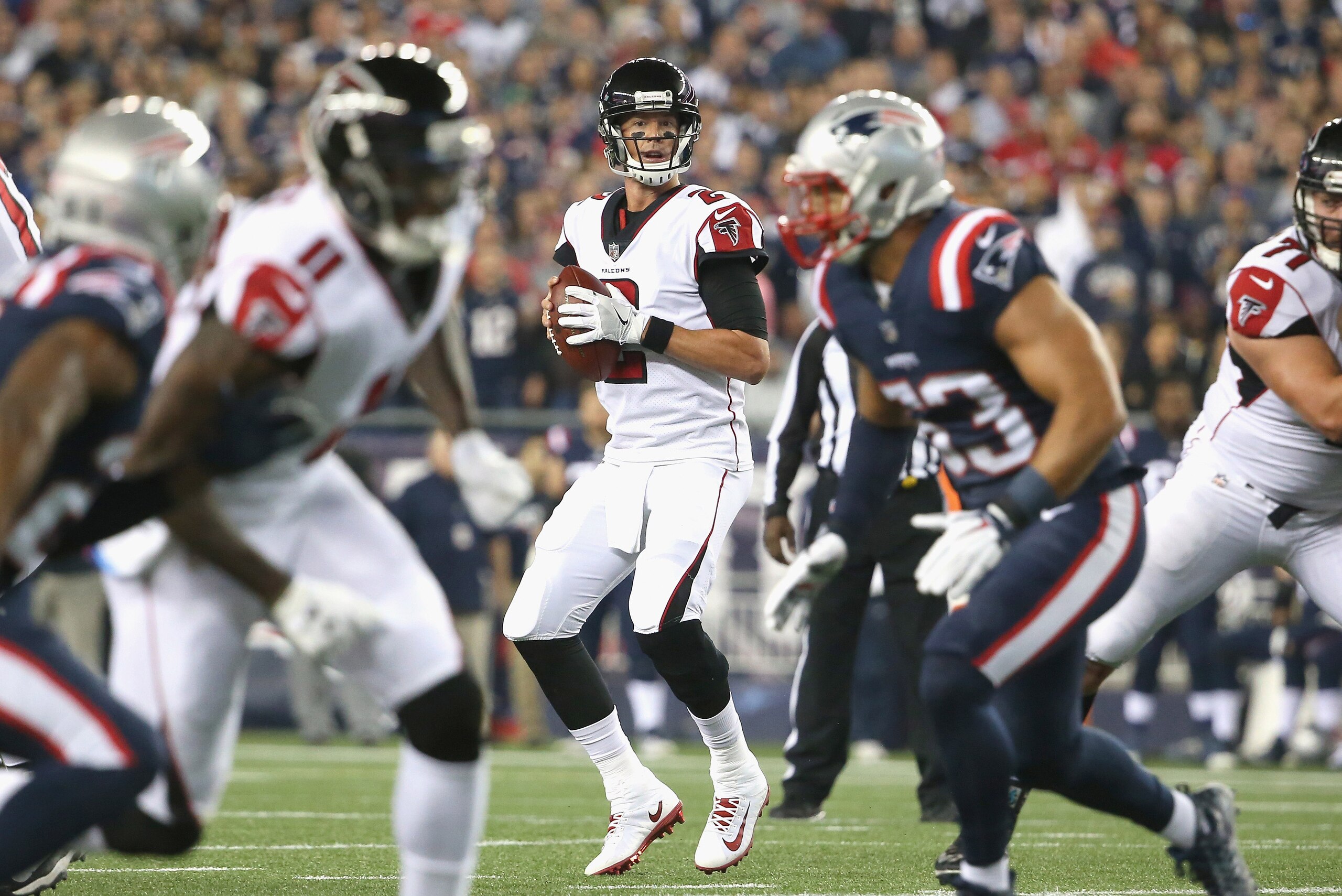 FOXBORO, MA - OCTOBER 22:  Matt Ryan #2 of the Atlanta Falcons looks to throw during the second quarter of a game against the New England Patriots at Gillette Stadium on October 22, 2017 in Foxboro, Massachusetts.  (Photo by Adam Glanzman/Getty Images)