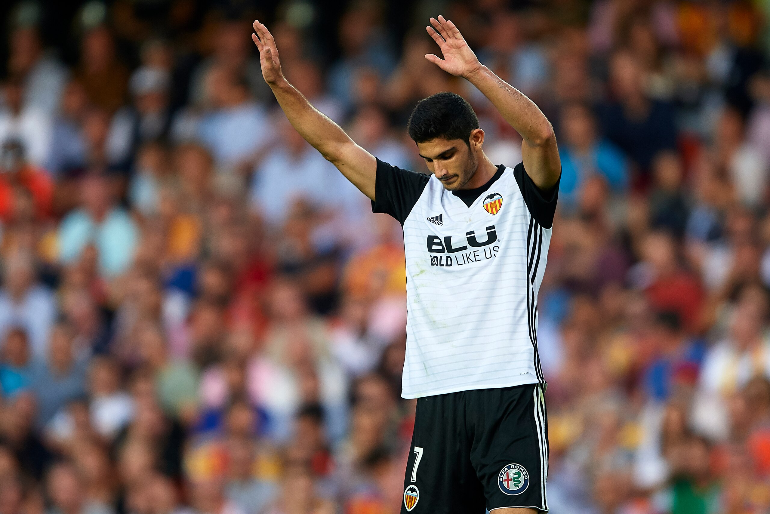 VALENCIA, SPAIN - OCTOBER 21:  Goncalo Guedes of Valencia reacts during the La Liga match between Valencia and Sevilla at Estadio Mestalla on October 21, 2017 in Valencia, Spain.  (Photo by Manuel Queimadelos Alonso/Getty Images)