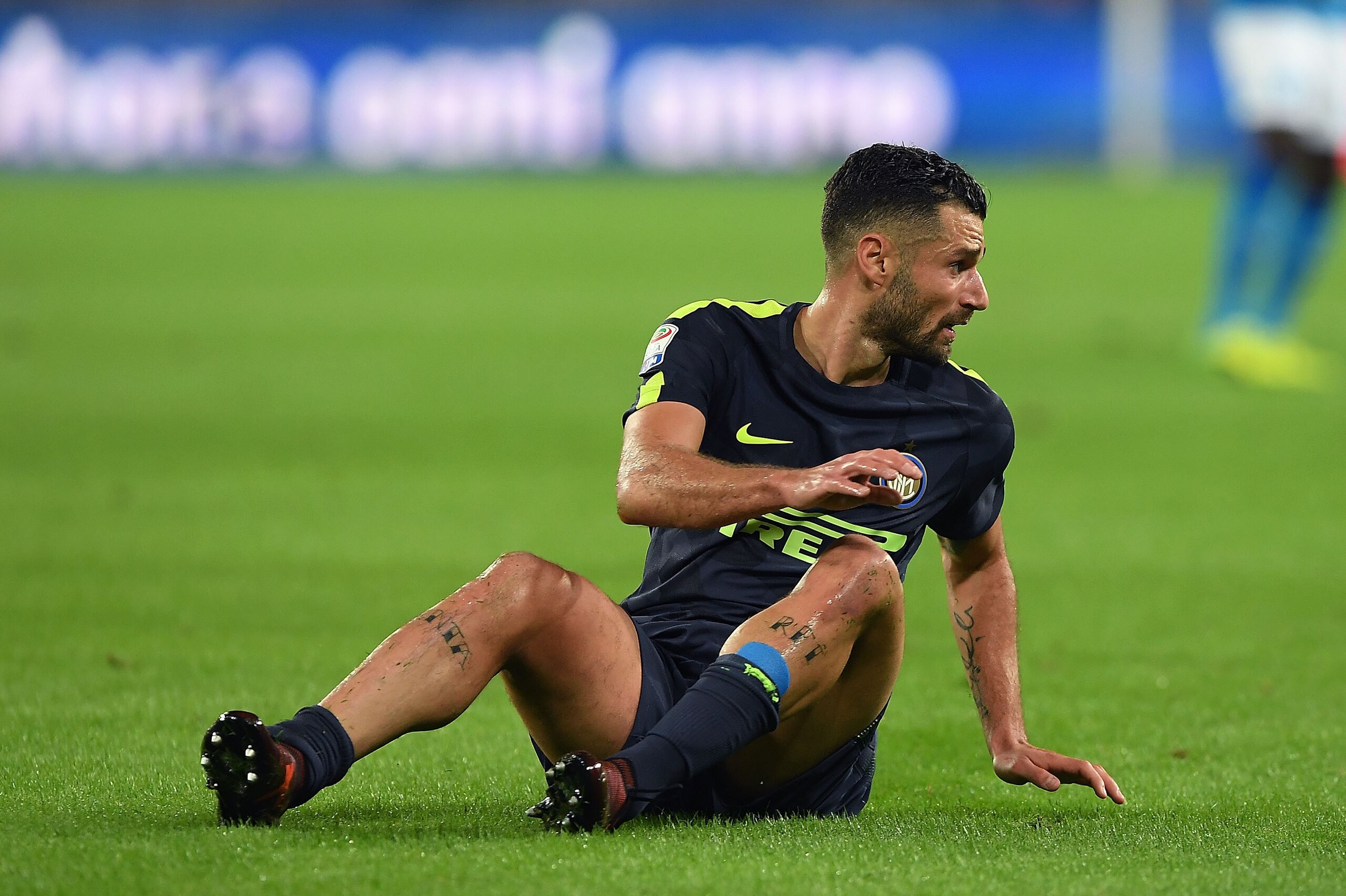 NAPLES, ITALY - OCTOBER 21: Antonio Candreva of FC Internazionale in action during the Serie A match between SSC Napoli and FC Internazionale at Stadio San Paolo on October 21, 2017 in Naples, Italy.  (Photo by Francesco Pecoraro/Getty Images)