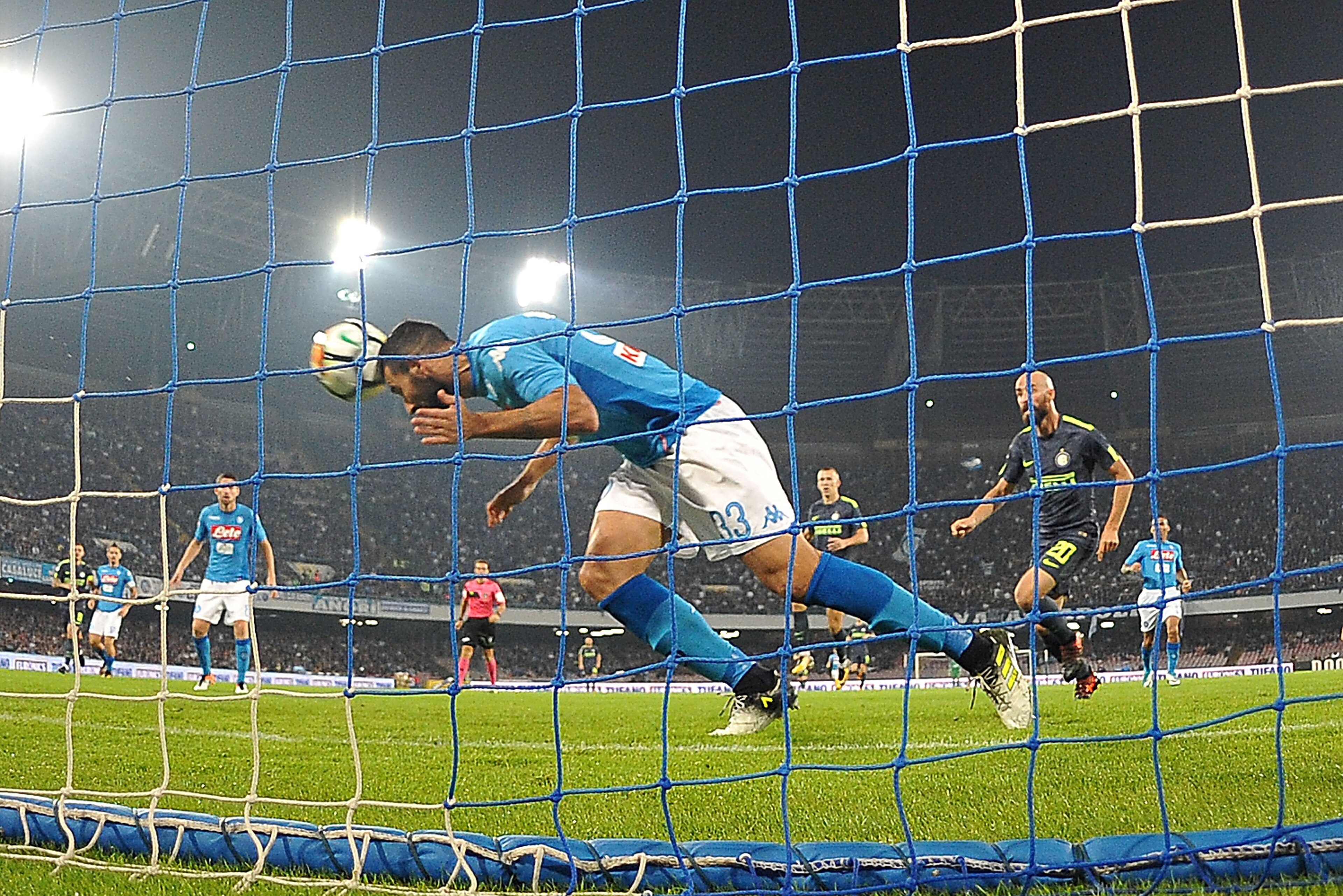 NAPLES, ITALY - OCTOBER 21:  SSC Napoli player Raul Albiol makes a save during the Serie A match between SSC Napoli and FC Internazionale at Stadio San Paolo on October 21, 2017 in Naples, Italy.  (Photo by Francesco Pecoraro/Getty Images)