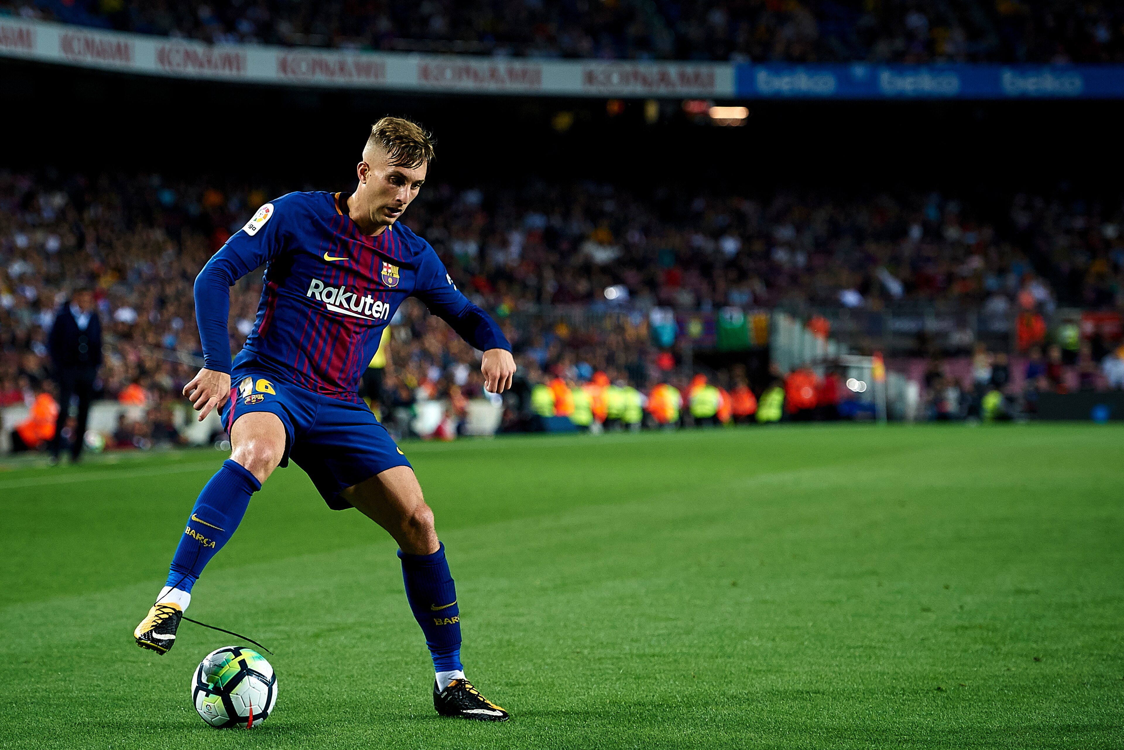 BARCELONA, SPAIN - OCTOBER 21:  Gerard Deulofeu of Barcelona in action during the La Liga match between Barcelona and Malaga at Camp Nou on October 21, 2017 in Barcelona, Spain.  (Photo by fotopress/Getty Images)