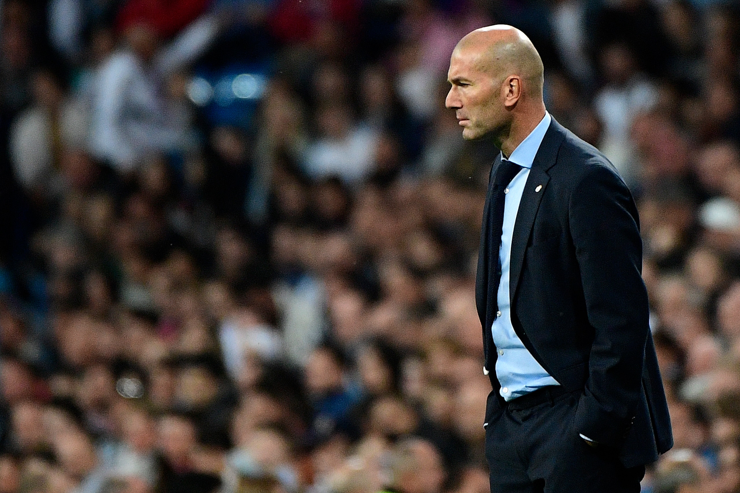 Real Madrid's French coach Zinedine Zidane attends the Spanish league football match Real Madrid CF vs SD Eibar at the Santiago Bernabeu stadium in Madrid on October 22, 2017. / AFP PHOTO / PIERRE-PHILIPPE MARCOU        (Photo credit should read PIERRE-PH