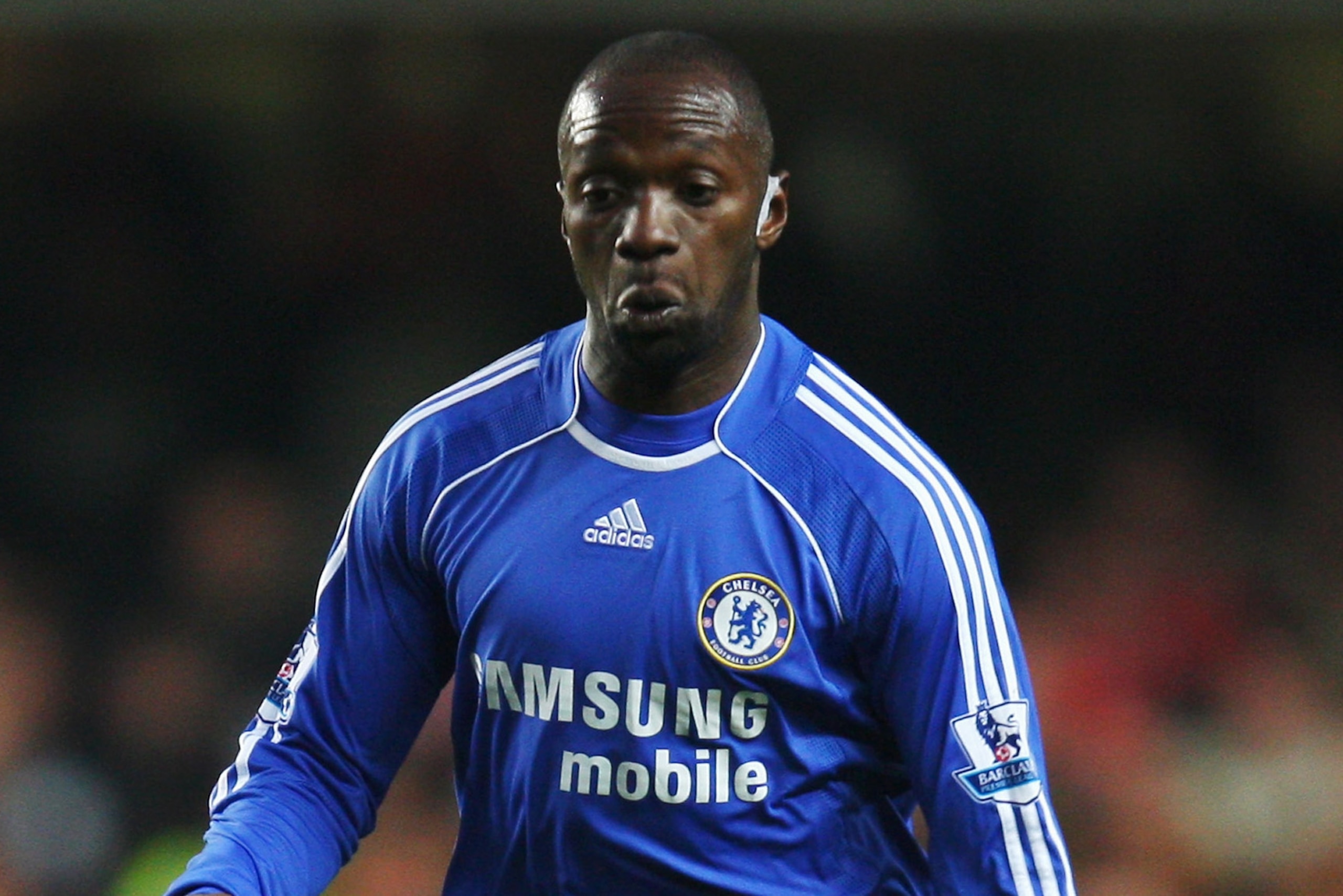 LONDON - FEBRUARY 10: Claude Makelele of Chelsea runs with the ball during the Barclays Premier League match between Chelsea v Liverpool at Stamford Bridge on February 10, 2008 in London, England. (Photo by Mark Thompson/Getty Images) LONDON - FEBRUARY 10: Claude Makelele of Chelsea runs with the ball during the Barclays Premier League match between Chelsea v Liverpool at Stamford Bridge on February 10, 2008 in London, England. (Photo by Mark Thompson/Getty Images)