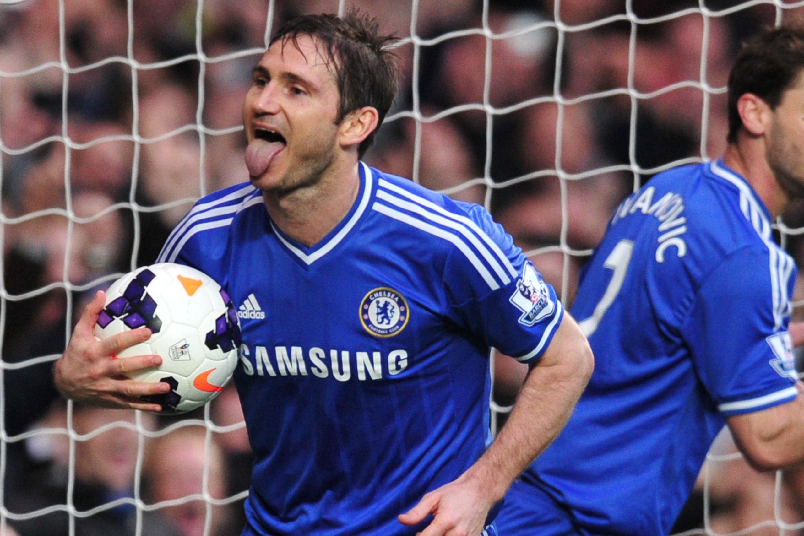 Chelsea's English midfielder Frank Lampard (L) celebrates after scoring Chelsea's second goal from the rebound after Stoke City's Bosnian goalkeeper Asmir Begovic saved Lampard's penalty kick during the English Premier League football match between Chelse Chelsea's English midfielder Frank Lampard (L) celebrates after scoring Chelsea's second goal from the rebound after Stoke City's Bosnian goalkeeper Asmir Begovic saved Lampard's penalty kick during the English Premier League football match between Chelse