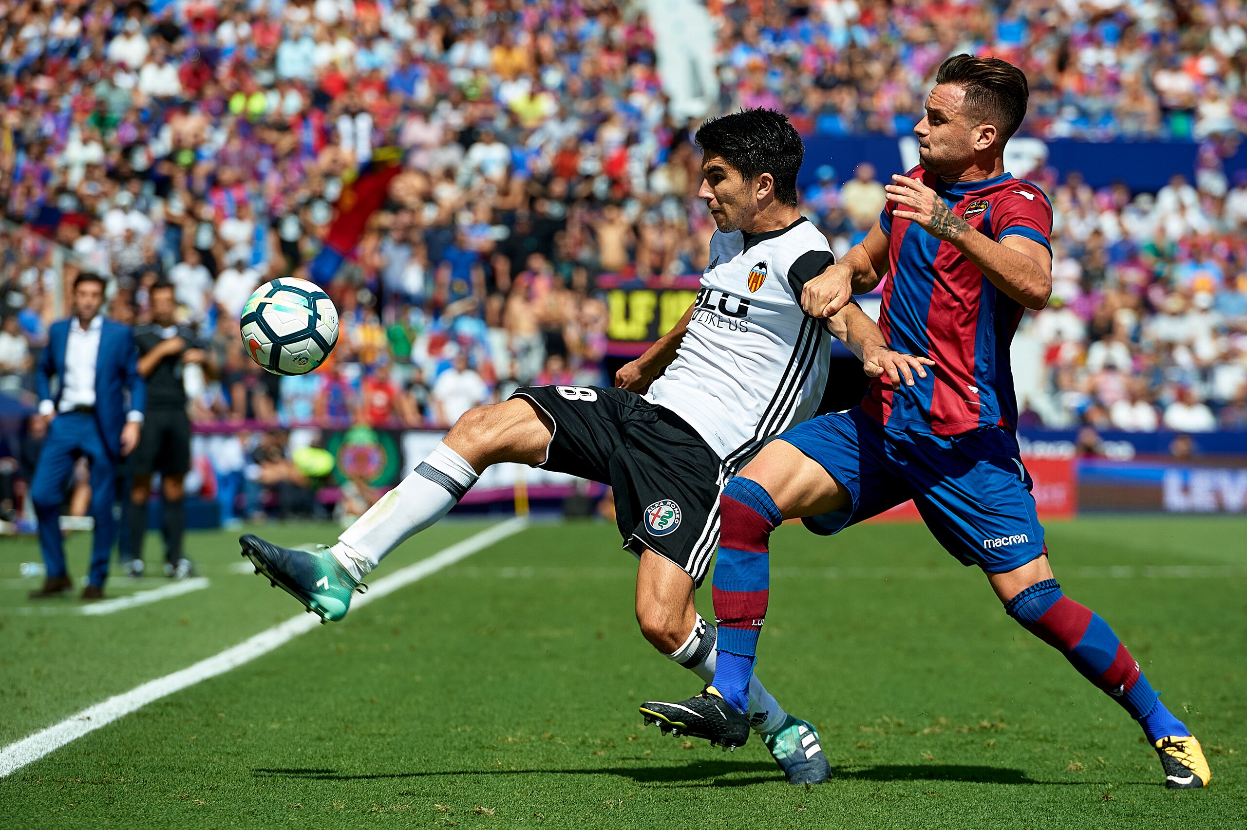 VALENCIA, SPAIN - SEPTEMBER 16:  Tono Garcia (R) of Levante competes for the ball with Carlos Soler of Valencia during the La Liga match between Levante and Valencia at Ciutat de Levante Stadium on September 16, 2017 in Valencia, Spain.  (Photo by Manuel 