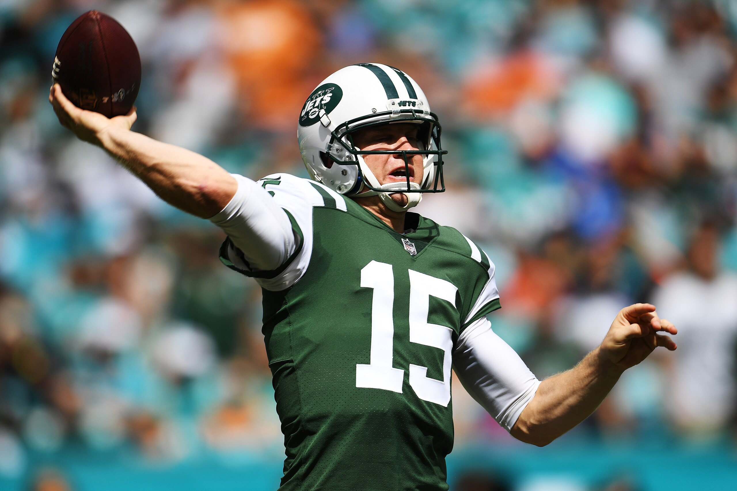 MIAMI GARDENS, FL - OCTOBER 22: Josh McCown #15 of the New York Jets passes during a game against the Miami Dolphins at Hard Rock Stadium on October 22, 2017 in Miami Gardens, Florida. (Photo by Rob Foldy/Getty Images)