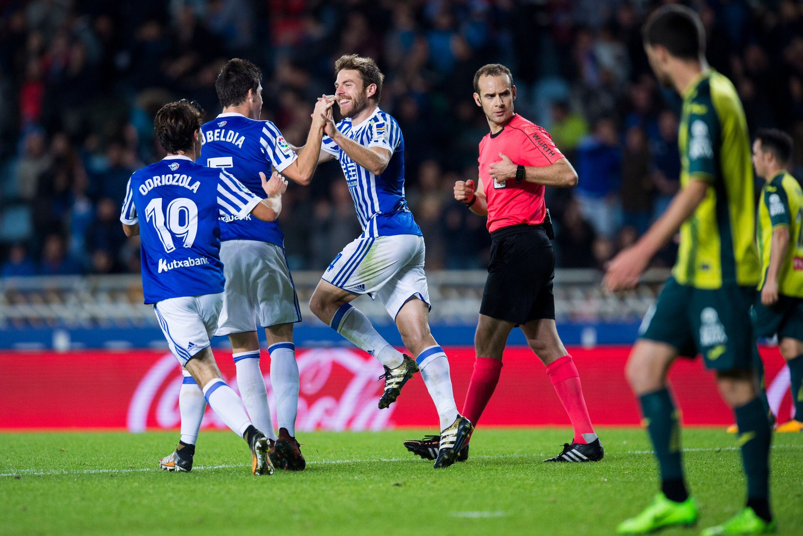 SAN SEBASTIAN, SPAIN - OCTOBER 23:  Asier Illarramendi of Real Sociedad celebrates after scoring goal during the La Liga match between Real Sociedad de Futbol and RCD Espanyol at Estadio Anoeta on October 23, 2017 in San Sebastian, Spain.  (Photo by Juan 