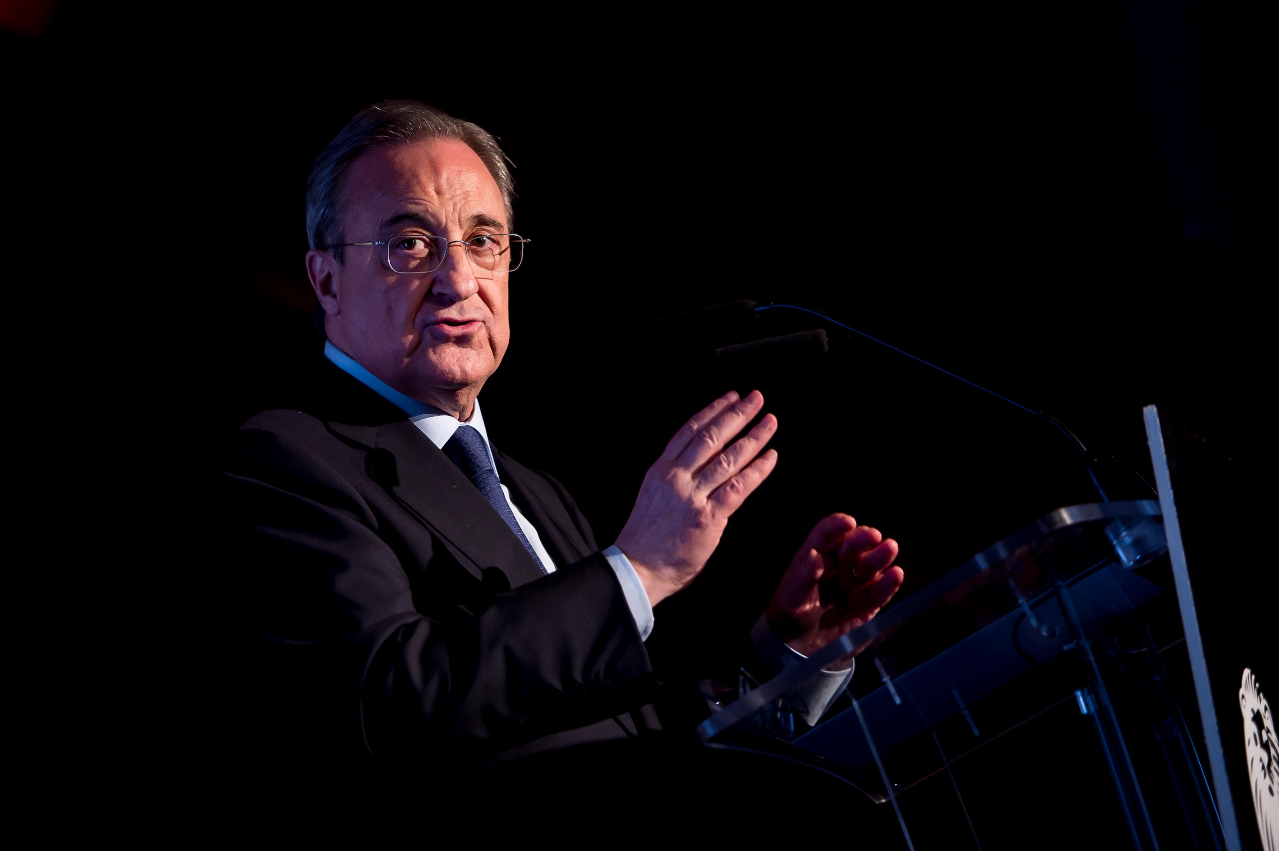 MADRID, SPAIN - OCTOBER 19: Florentino Perez receives 'Los Leones' Award 2017 on October 19, 2017 in Madrid, Spain. (Photo by Samuel de Roman/Getty Images)