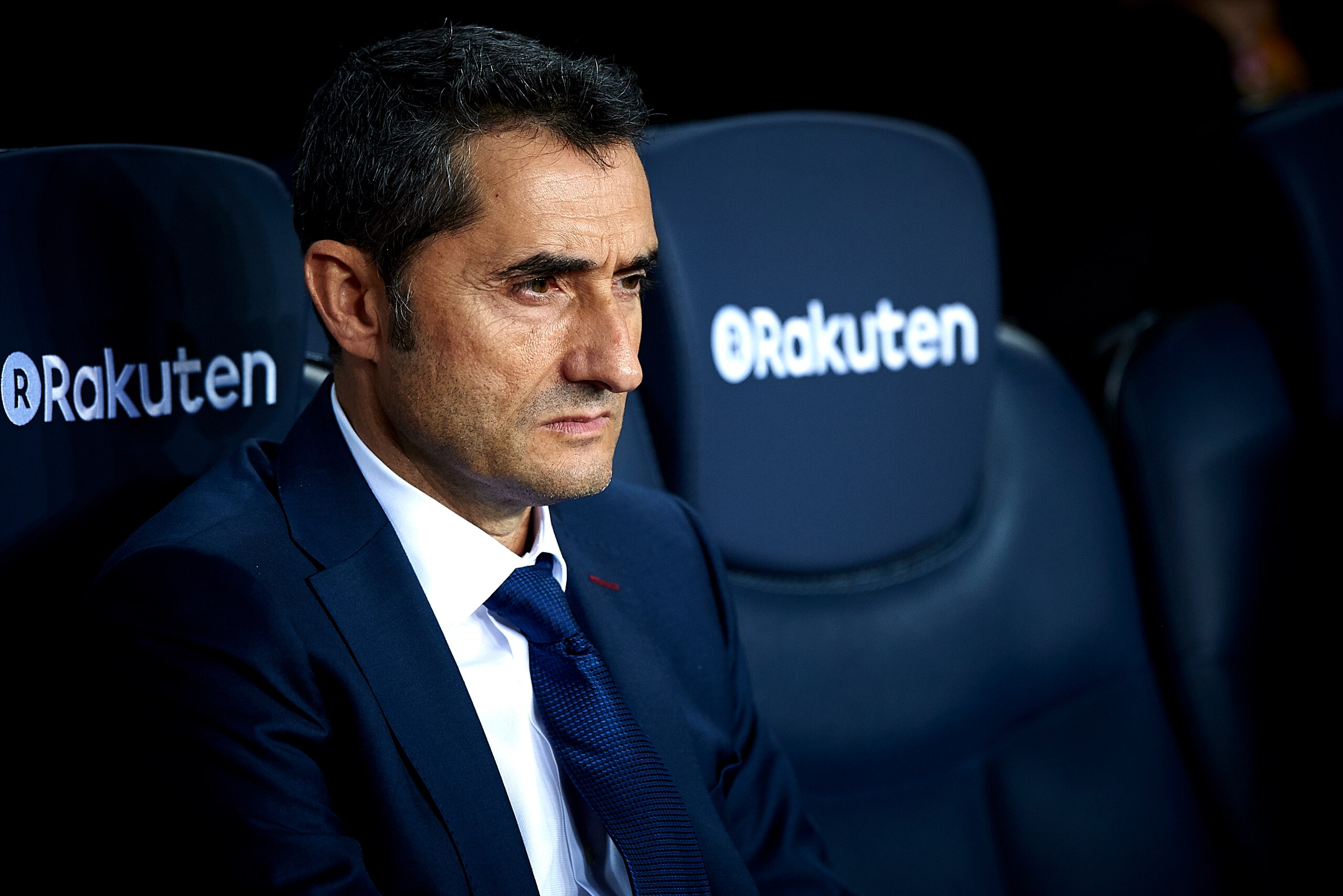 BARCELONA, SPAIN - OCTOBER 21:  Ernesto Valverde, Manager of FC Barcelona looks on prior the La Liga match between Barcelona and Malaga at Camp Nou on October 21, 2017 in Barcelona, Spain.  (Photo by fotopress/Getty Images)