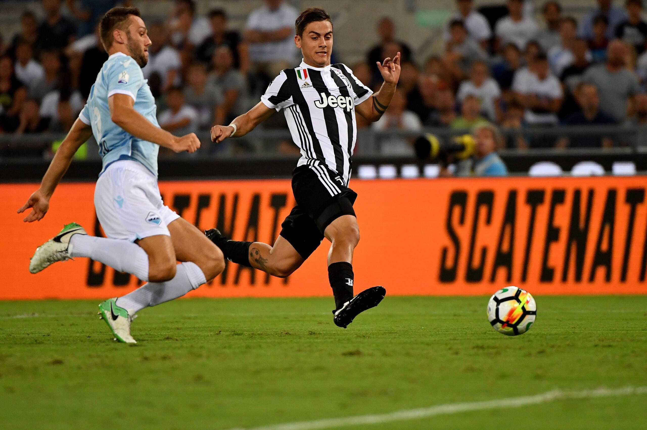 Juventus's forward from Argentina Paulo Dybala (R) fights for the ball with Lazio's defender from Netherlands Stefan de Vrij during during the Italian SuperCup TIM football match Juventus vs lazio on August 13, 2017 at the Olympic stadium in Rome.  / AFP 