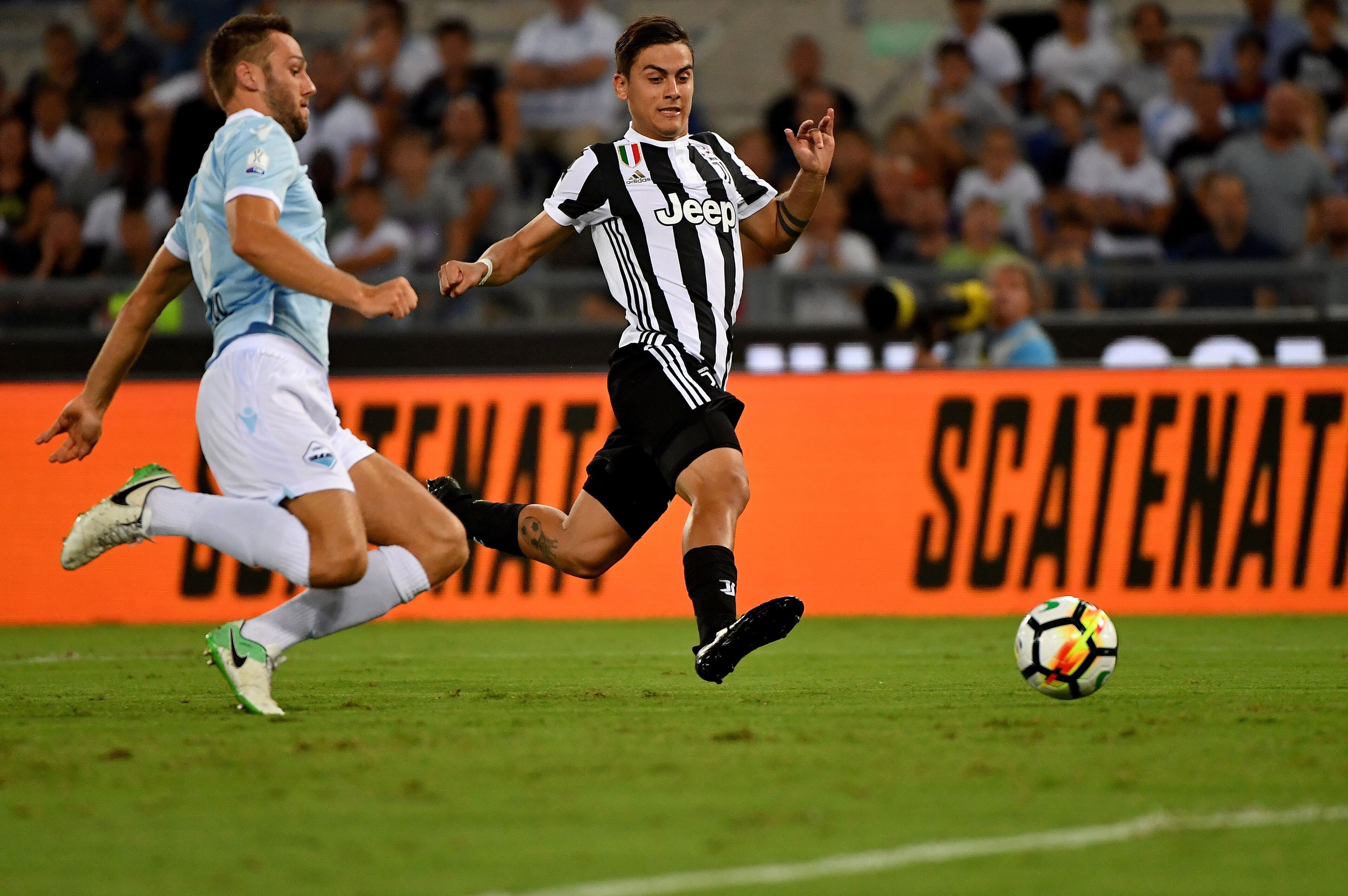 Juventus's forward from Argentina Paulo Dybala (R) fights for the ball with Lazio's defender from Netherlands Stefan de Vrij during during the Italian SuperCup TIM football match Juventus vs lazio on August 13, 2017 at the Olympic stadium in Rome.  / AFP 