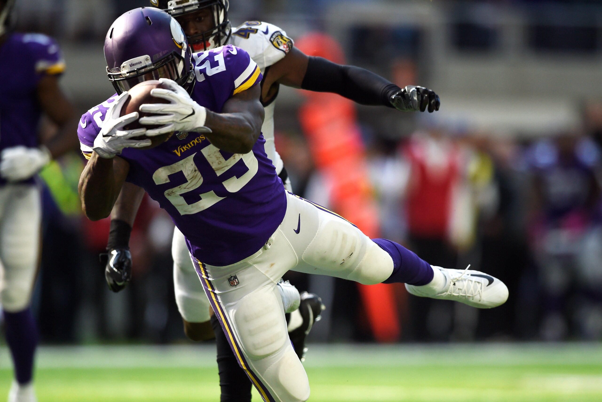 MINNEAPOLIS, MN - OCTOBER 22: Latavius Murray #25 of the Minnesota Vikings dives for a touchdown in the third quarter of the game against the Baltimore Ravens on October 22, 2017 at U.S. Bank Stadium in Minneapolis, Minnesota. (Photo by Hannah Foslien/Get