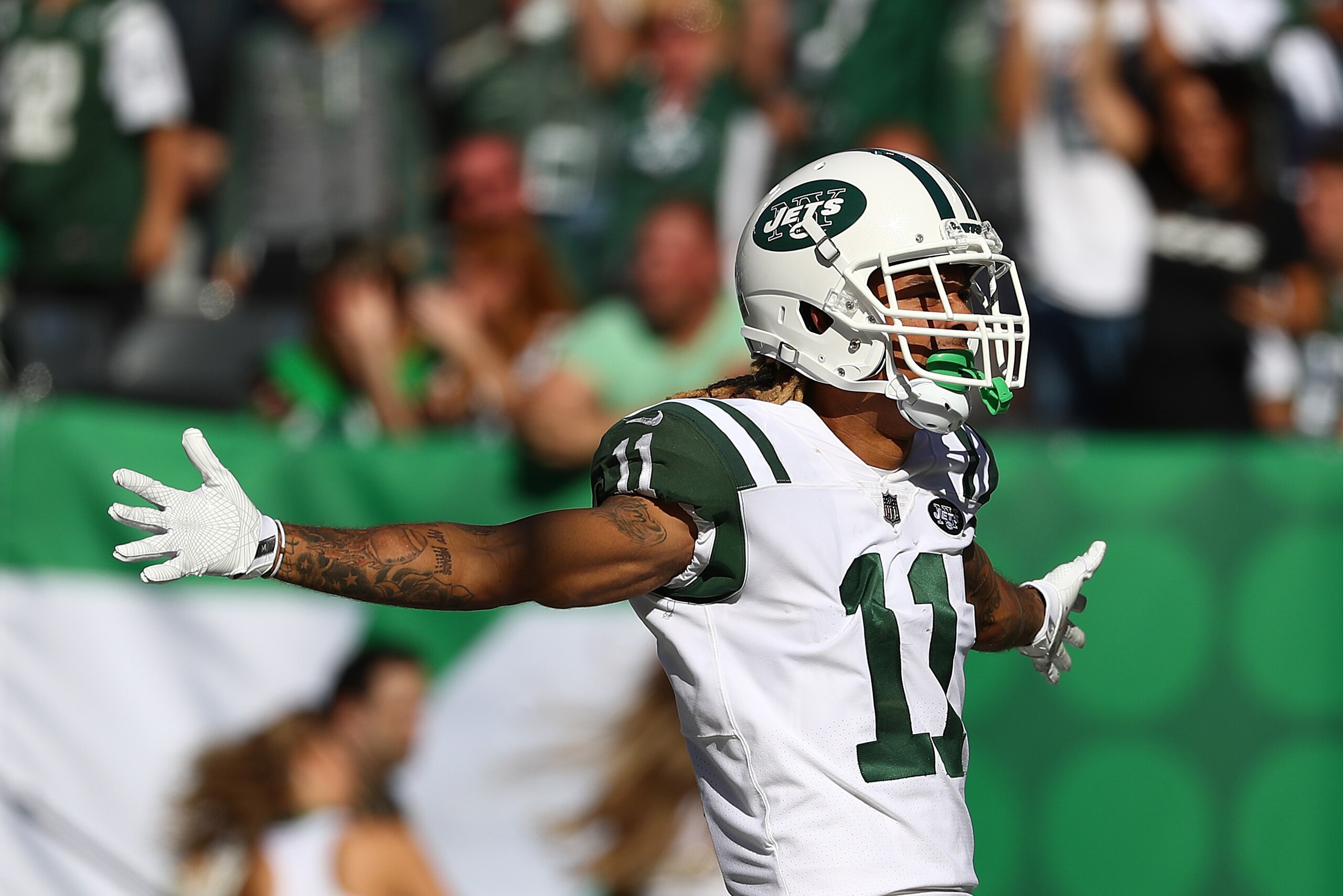 EAST RUTHERFORD, NJ - OCTOBER 01:   Robby Anderson #11 of the New York Jets celebrates after making a catch against the Jacksonville Jaguars during their game at MetLife Stadium on October 1, 2017 in East Rutherford, New Jersey.  (Photo by Al Bello/Getty 