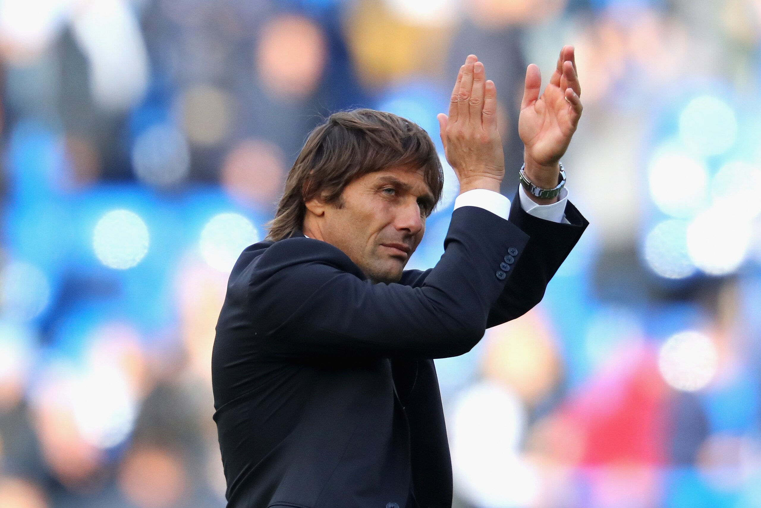 LONDON, ENGLAND - OCTOBER 21:  Antonio Conte, Manager of Chelsea aplauds the home fans after the Premier League match between Chelsea and Watford at Stamford Bridge on October 21, 2017 in London, England.  (Photo by Richard Heathcote/Getty Images)