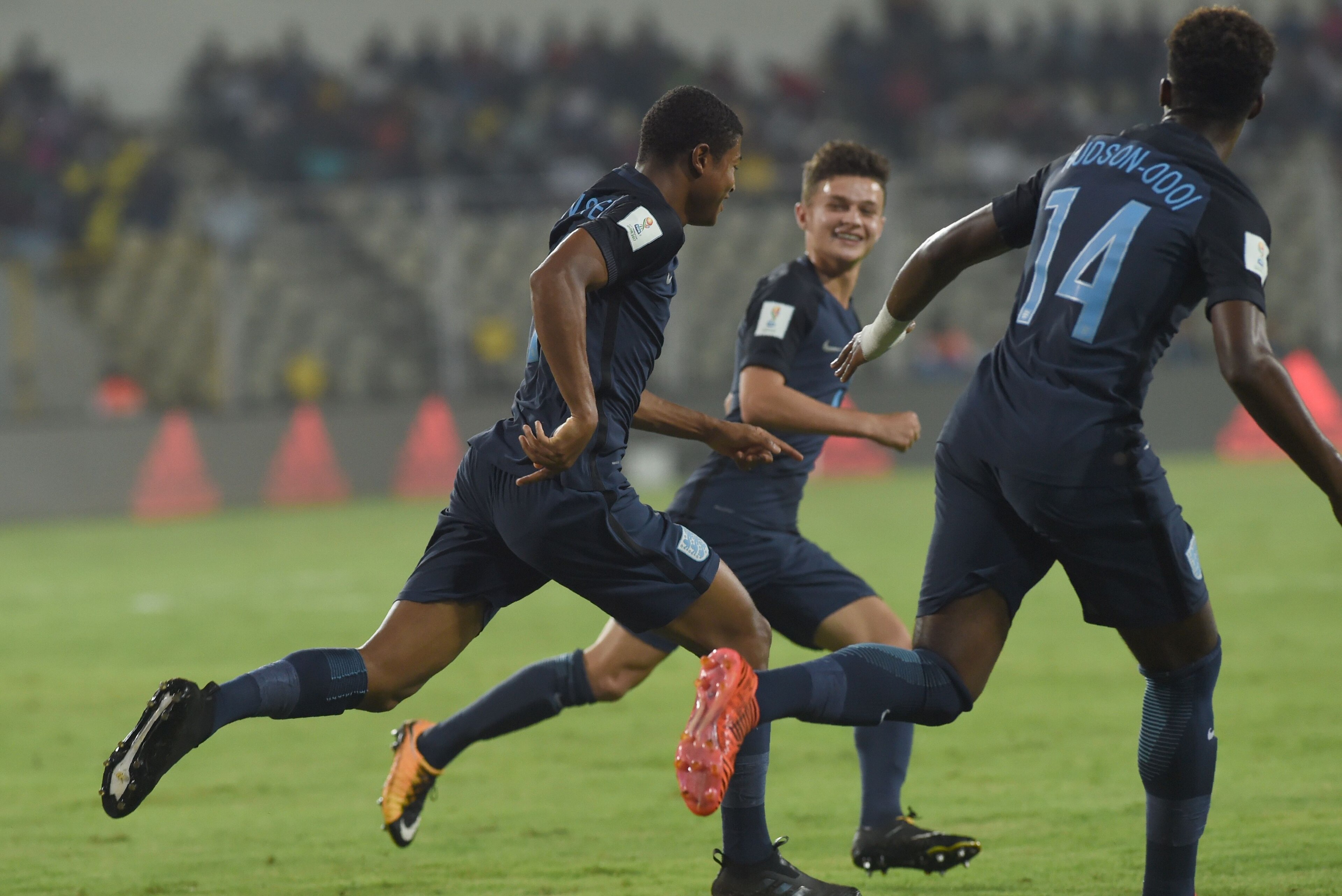 Rhian Brewster (L) of England celebrates after scoring a goal during the quarterfinal football match between USA and England in the FIFA U-17 World Cup at the Jawaharlal Nehru Stadium in Goa on October 21, 2017. / AFP PHOTO / INDRANIL MUKHERJEE        (Ph