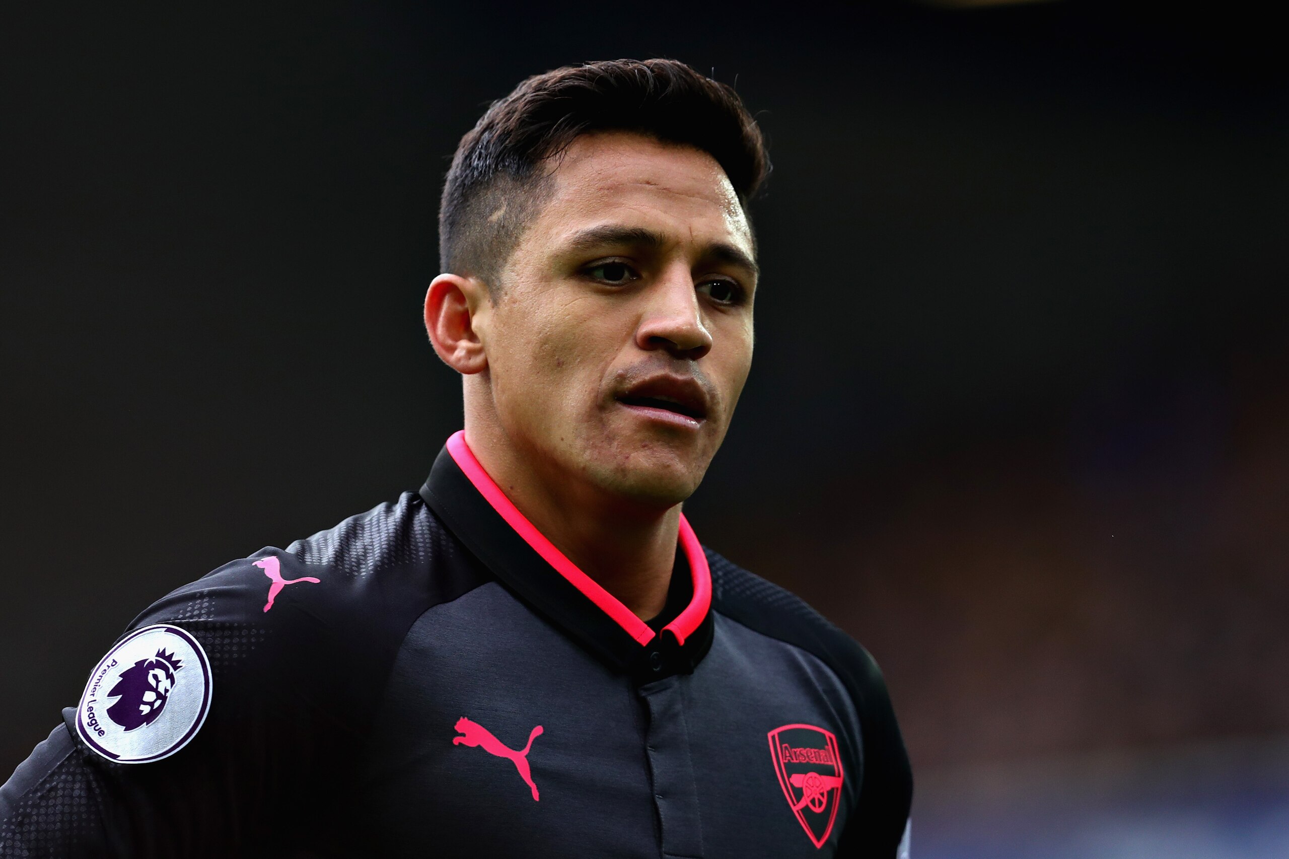 LIVERPOOL, ENGLAND - OCTOBER 22:  Alexis Sanchez of Arsenal looks on during the Premier League match between Everton and Arsenal at Goodison Park on October 22, 2017 in Liverpool, England.  (Photo by Chris Brunskill Ltd/Getty Images)