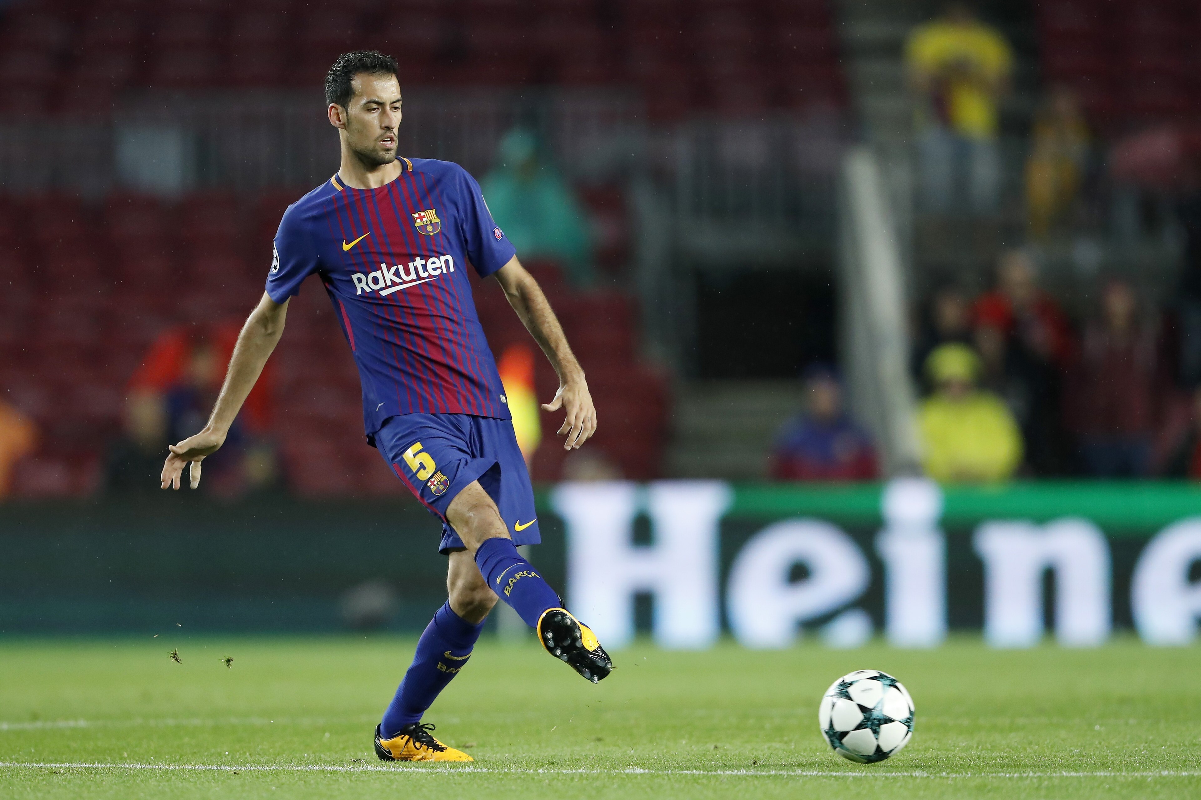 Sergio Busquets of FC Barcelona during the UEFA Champions League group D match between FC Barcelona and Olympiacos on October 18, 2017  at the Camp Nou stadium in Barcelona, Spain.(Photo by VI Images via Getty Images)