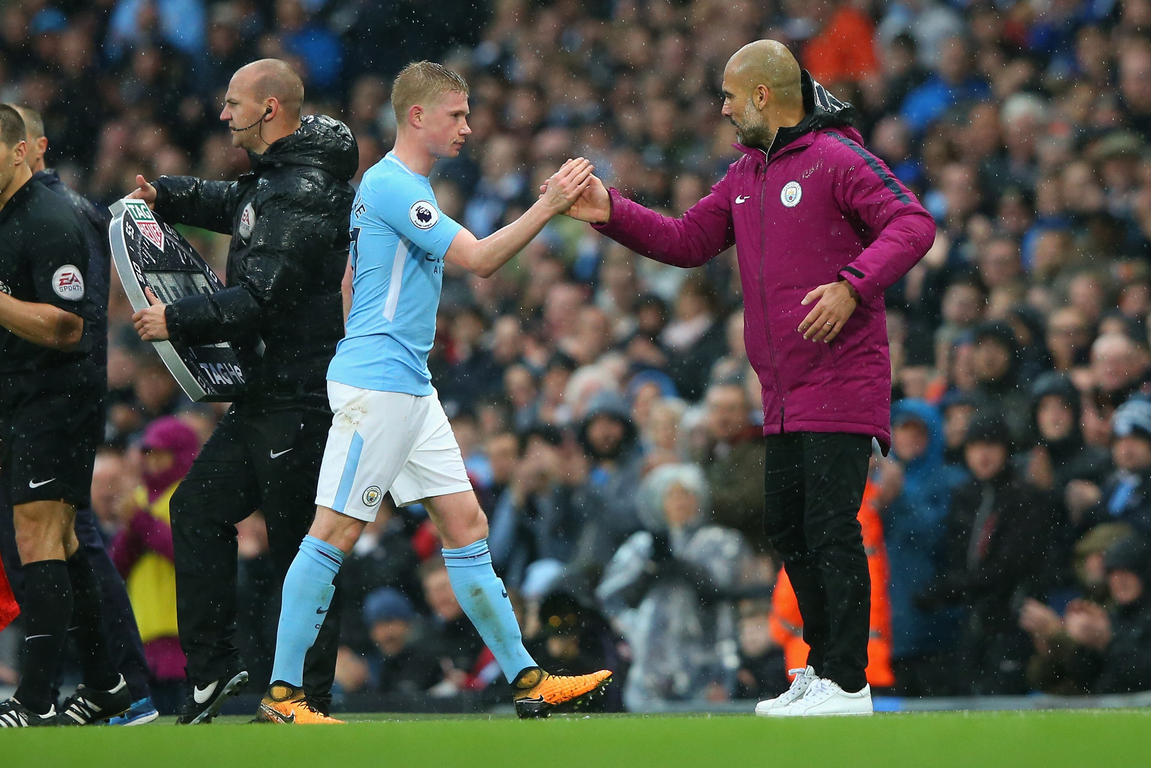 MANCHESTER, ENGLAND - OCTOBER 21:  Kevin De Bruyne of Manchester City shakes hands with Josep Guardiola, Manager of Manchester City as he is substituted during the Premier League match between Manchester City and Burnley at Etihad Stadium on October 21, 2