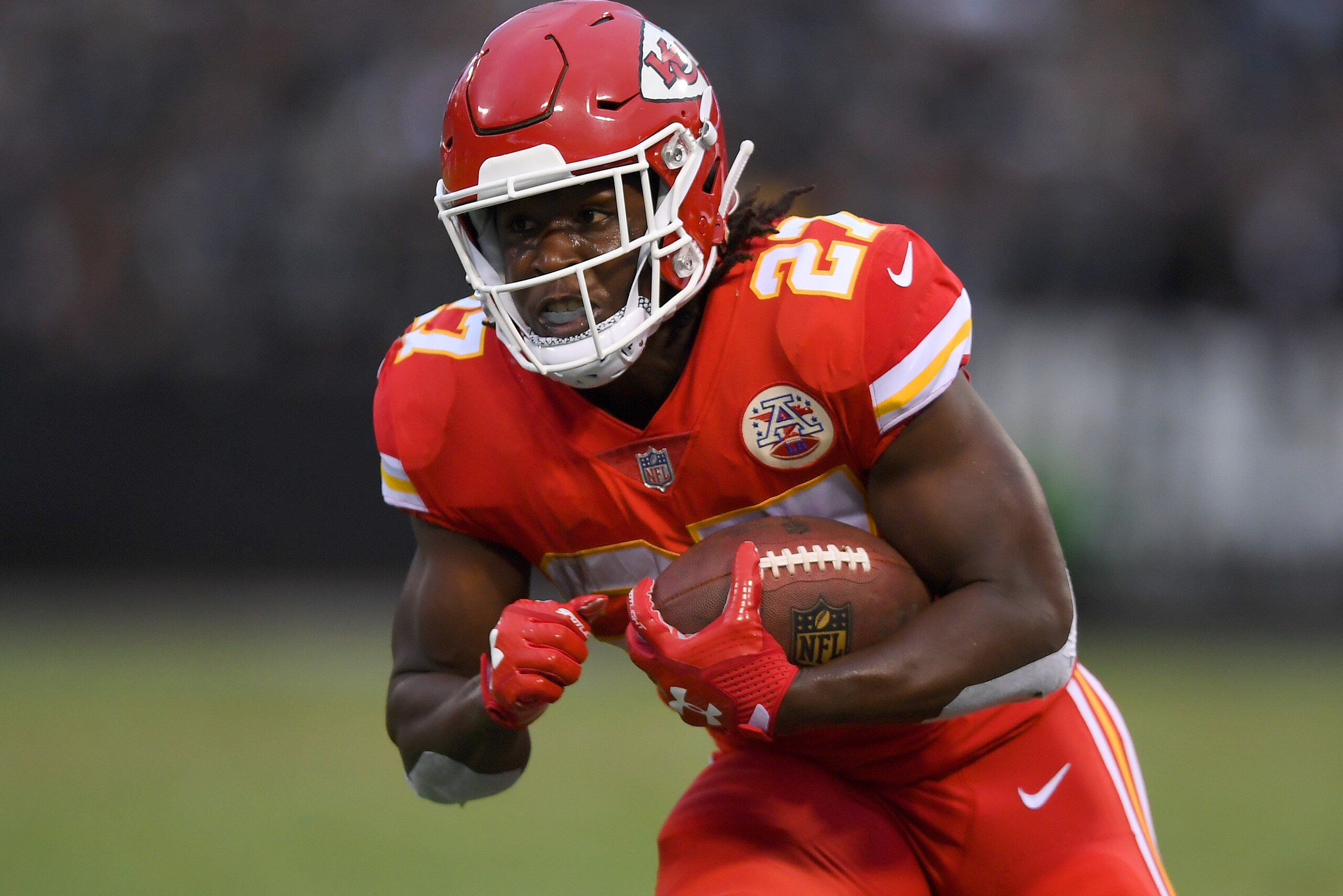 OAKLAND, CA - OCTOBER 19: Kareem Hunt #27 of the Kansas City Chiefs carries the ball against the Oakland Raiders during their NFL football game at Oakland-Alameda County Coliseum on October 19, 2017 in Oakland, California. (Photo by Thearon W. Henderson OAKLAND, CA - OCTOBER 19: Kareem Hunt #27 of the Kansas City Chiefs carries the ball against the Oakland Raiders during their NFL football game at Oakland-Alameda County Coliseum on October 19, 2017 in Oakland, California. (Photo by Thearon W. Henderson