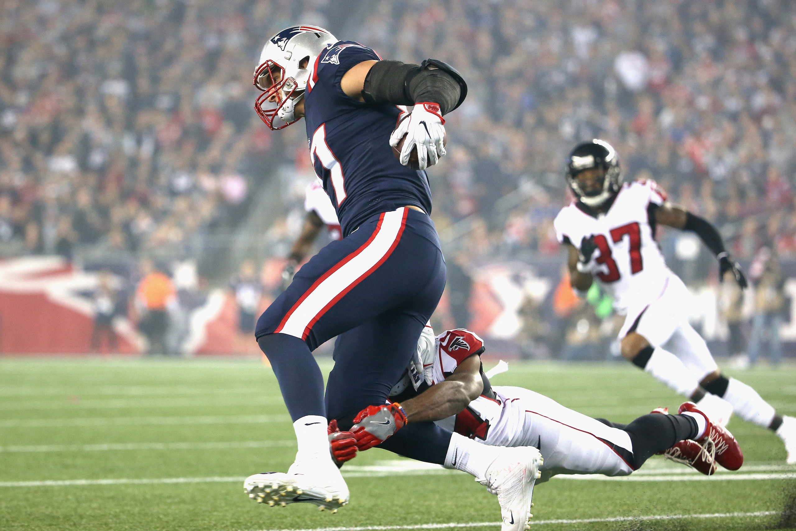 FOXBORO, MA - OCTOBER 22: Rob Gronkowski #87 of the New England Patriots carries the ball after a catch during the first quarter of a game against the Atlanta Falcons at Gillette Stadium on October 22, 2017 in Foxboro, Massachusetts. The catch was revers FOXBORO, MA - OCTOBER 22: Rob Gronkowski #87 of the New England Patriots carries the ball after a catch during the first quarter of a game against the Atlanta Falcons at Gillette Stadium on October 22, 2017 in Foxboro, Massachusetts. The catch was revers