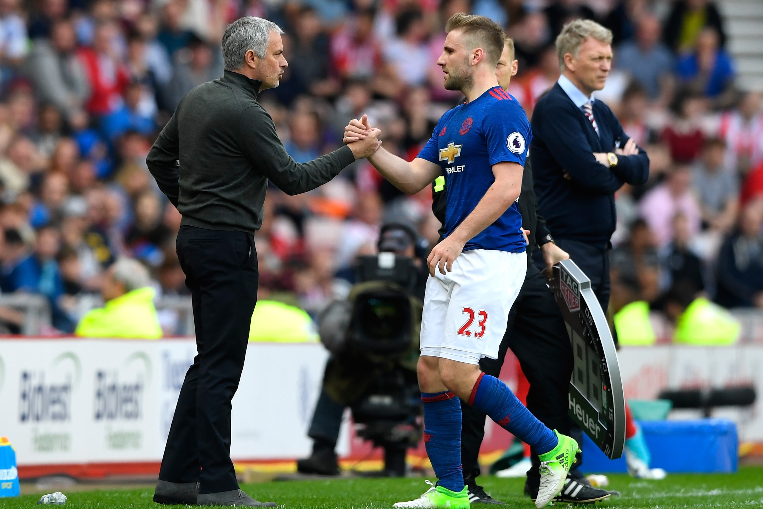SUNDERLAND, ENGLAND - APRIL 09:  Jose Mourinho, Manager of Manchester United shakes hands with Luke Shaw after his substitution during the Premier League match between Sunderland and Manchester United at Stadium of Light on April 9, 2017 in Sunderland, En