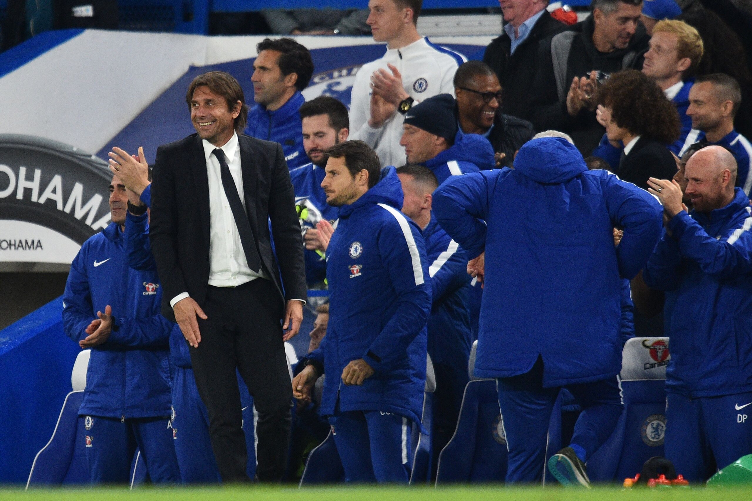 Chelsea's Italian head coach Antonio Conte reacts after Chelsea scored their second goal during the English League Cup fourth round football match between Chelsea and Everton at Stamford Bridge in London on October 25, 2017. / AFP PHOTO / Glyn KIRK / REST