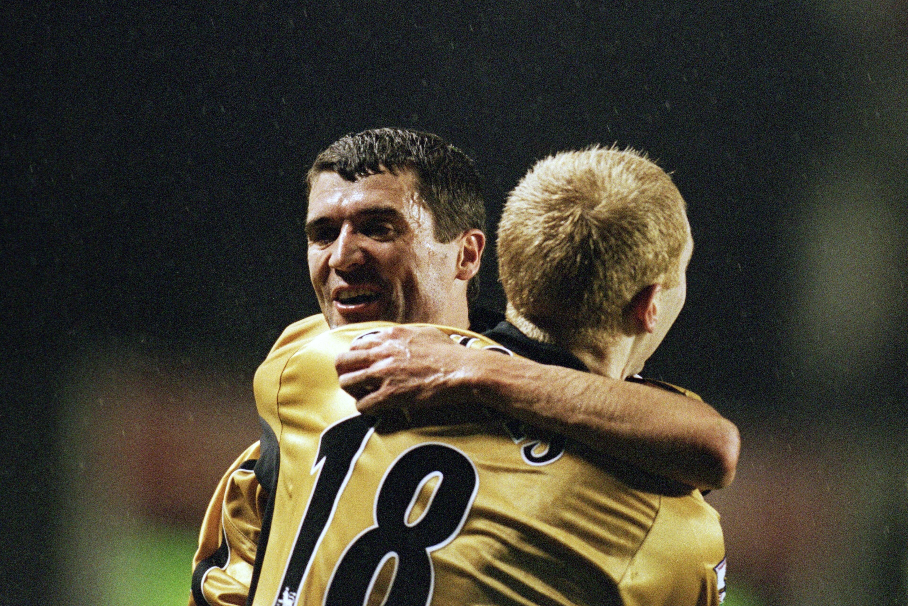 25 Nov 2001:  Captain Roy Keane congratulates team-mate Paul Scholes of Manchester United after he gave his side the lead during the FA Barclaycard Premiership match against Arsenal played at Highbury, in London. Arsenal won the match 3-1. \ Mandatory Cre