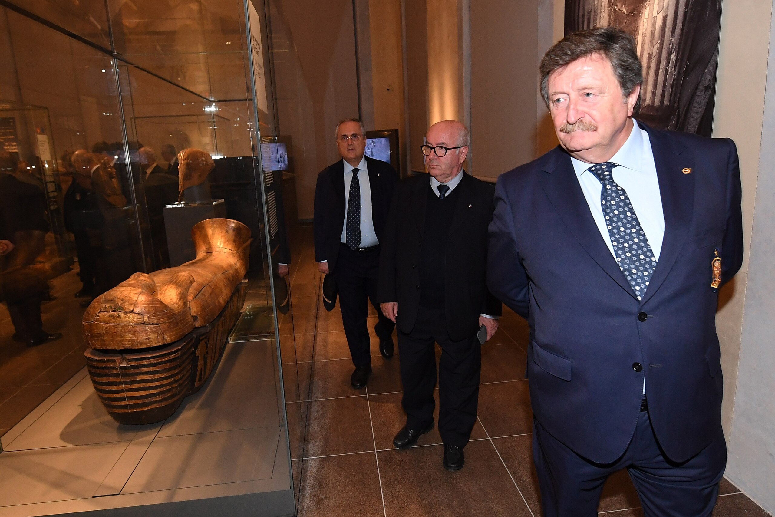 TURIN, ITALY - OCTOBER 05:  President FIGC Carlo Tavecchio (C) and Juan Luis Larrea (R) attend during the Italian Football Federation Gala Dinner at Turin Egyptian Museum on October 5, 2016 in Turin, Italy.  (Photo by Valerio Pennicino/Getty Images)