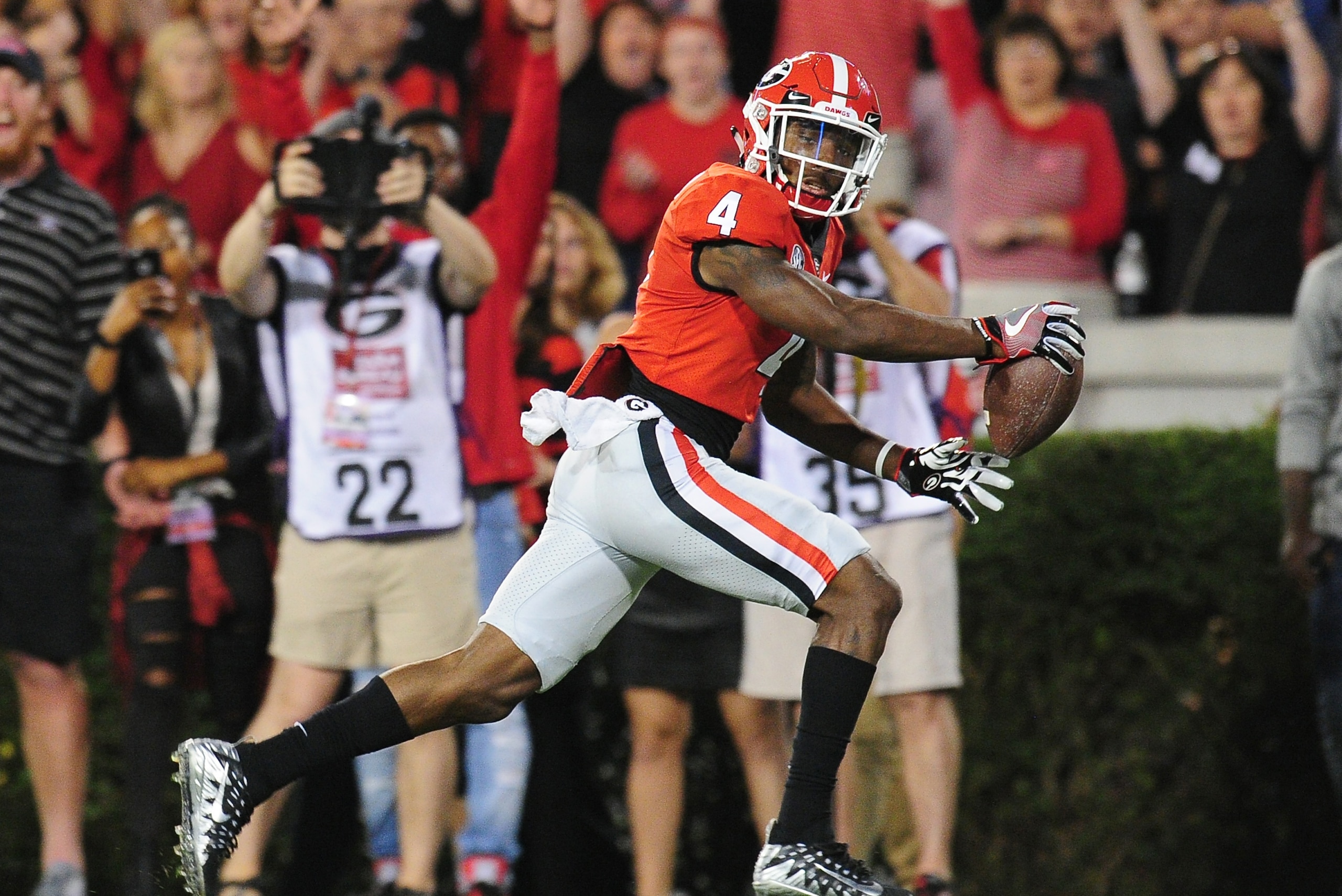 ATHENS, GA - OCTOBER 14: Mecole Hardman #4 of the Georgia Bulldogs runs with a catch for a touchdown against the Missouri Tigers at Sanford Stadium on October 14, 2017 in Athens, Georgia. (Photo by Scott Cunningham/Getty Images)