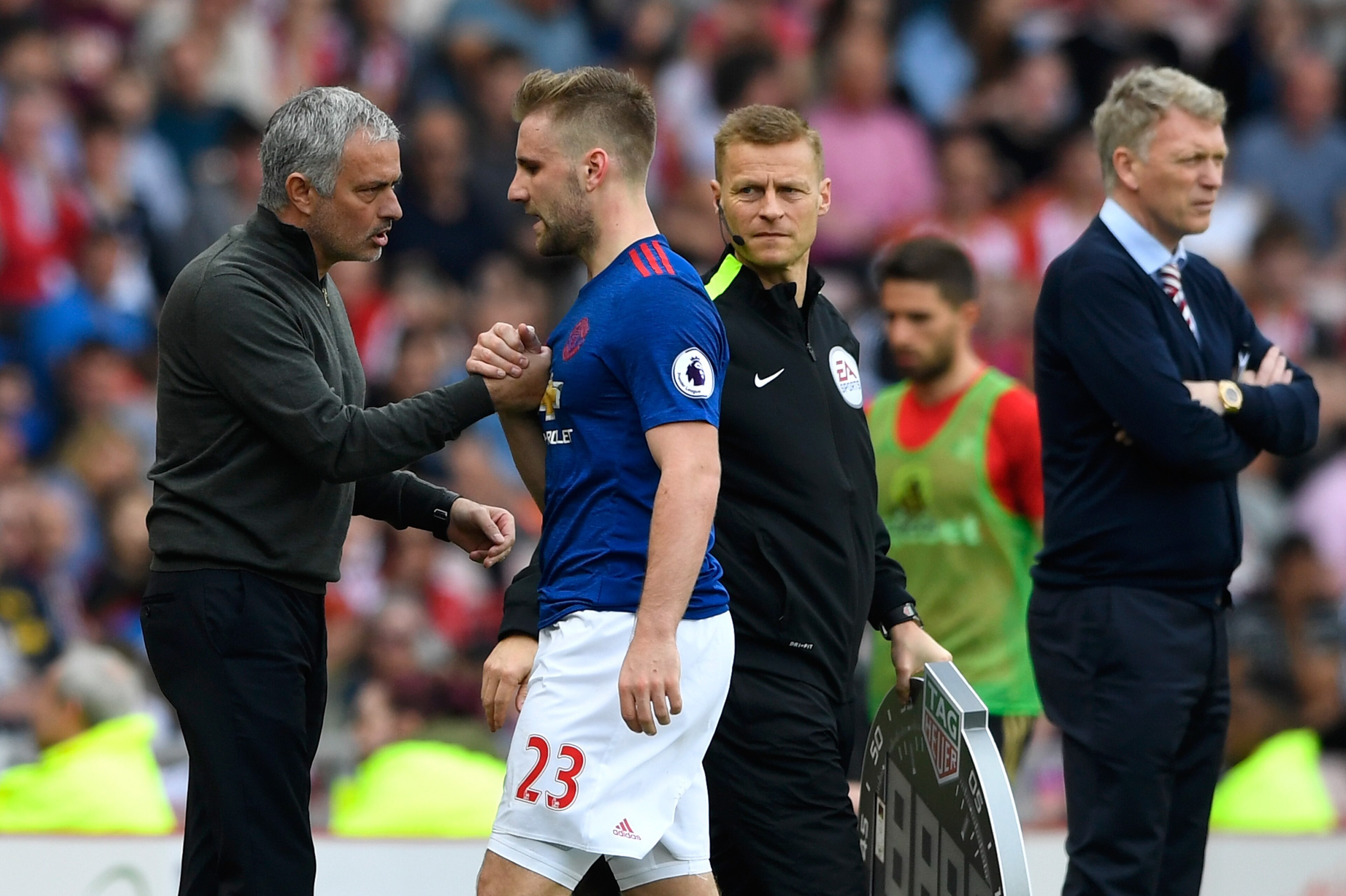 SUNDERLAND, ENGLAND - APRIL 09:  Manager Jose Mourinho (l) congratulates Luke Shaw after being substituted during the Premier League match between Sunderland and Manchester United at Stadium of Light on April 9, 2017 in Sunderland, England.  (Photo by Stu