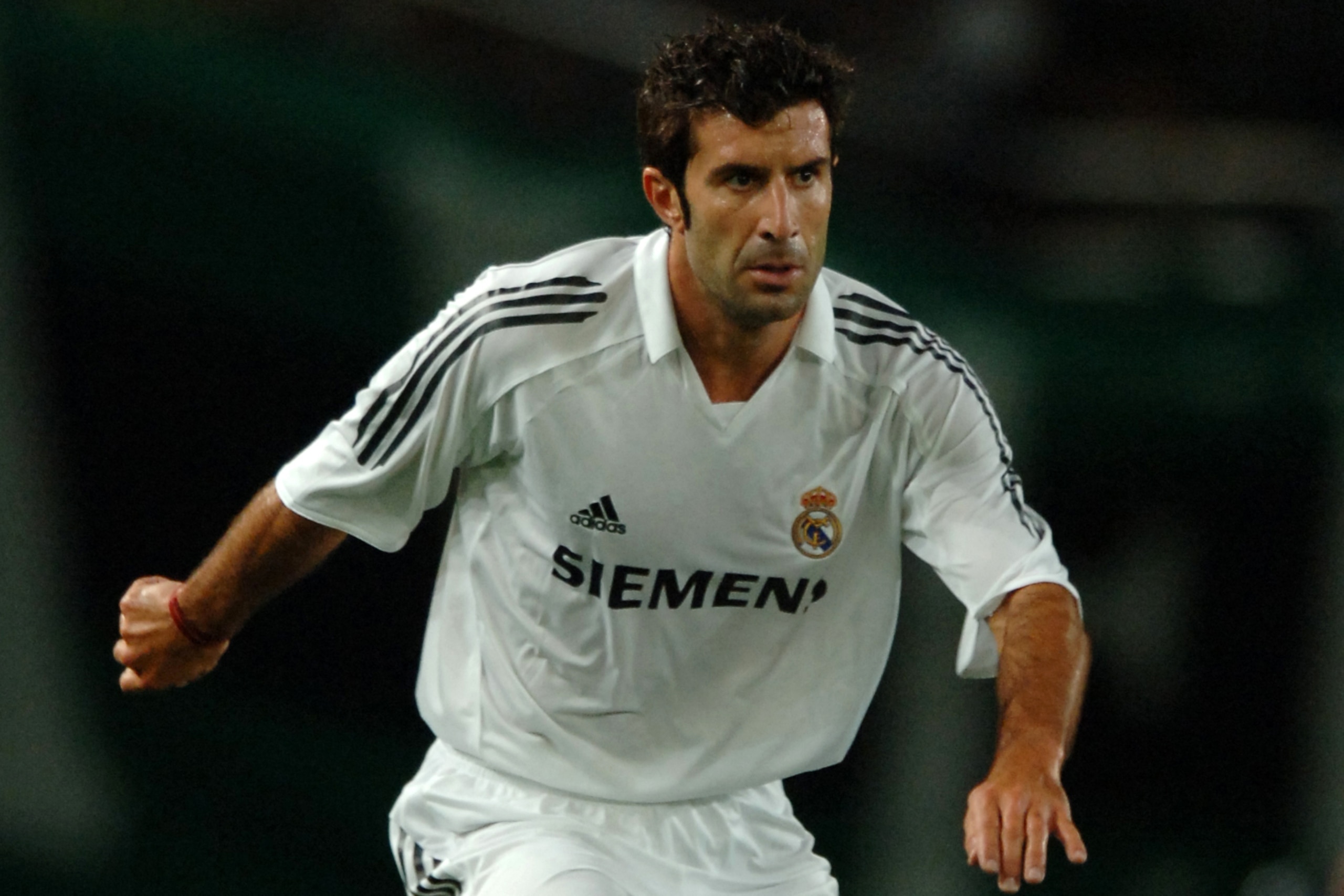 TOKYO, JAPAN - JULY 25: Luis Figo of Real Madrid in action during the pre-season friendly match between Tokyo Verdy 1969 and Real Madrid at Ajinomoto Stadium on July 25, 2005 in Tokyo, Japan. (Photo by Etsuo Hara/Getty Images) TOKYO, JAPAN - JULY 25: Luis Figo of Real Madrid in action during the pre-season friendly match between Tokyo Verdy 1969 and Real Madrid at Ajinomoto Stadium on July 25, 2005 in Tokyo, Japan. (Photo by Etsuo Hara/Getty Images)