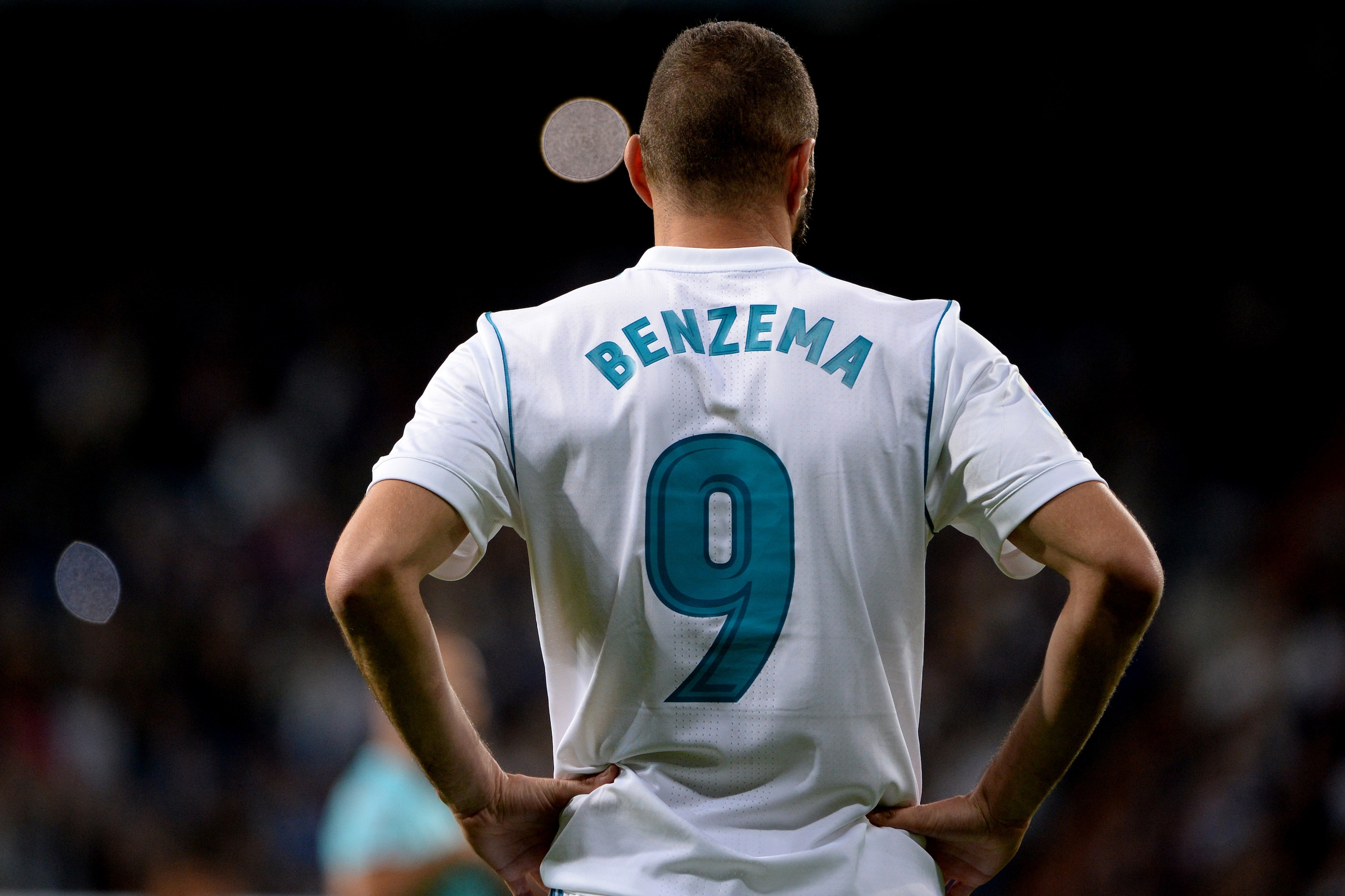 MADRID, SPAIN - OCTOBER 22: Karim Benzema, #9 of Real Madrid during the La Liga match between Real Madrid v Eibar at Santiago Bernabeu on October 22, 2017 in Madrid, Spain. (Photo by Sonia Canada/Getty Images) MADRID, SPAIN - OCTOBER 22: Karim Benzema, #9 of Real Madrid during the La Liga match between Real Madrid v Eibar at Santiago Bernabeu on October 22, 2017 in Madrid, Spain. (Photo by Sonia Canada/Getty Images)