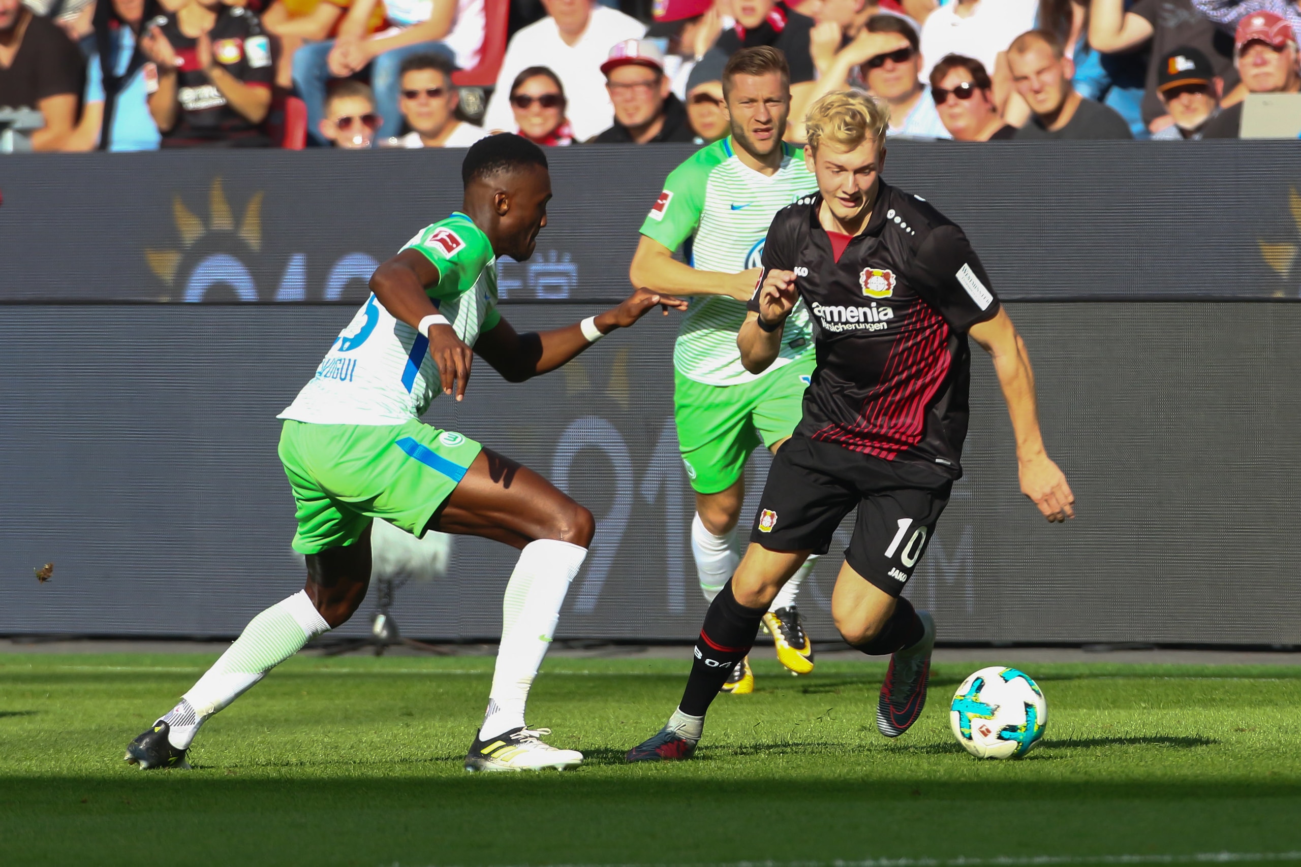 LEVERKUSEN, GERMANY - OCTOBER 15: Julian Brandt of Leverkusen and Josuha Guilavoqui of Wolfsburg battle for the ball during the Bundesliga match between Bayer 04 Leverkusen and VfL Wolfsburg at BayArena on October 15, 2017 in Leverkusen, Germany. (Photo b LEVERKUSEN, GERMANY - OCTOBER 15: Julian Brandt of Leverkusen and Josuha Guilavoqui of Wolfsburg battle for the ball during the Bundesliga match between Bayer 04 Leverkusen and VfL Wolfsburg at BayArena on October 15, 2017 in Leverkusen, Germany. (Photo b