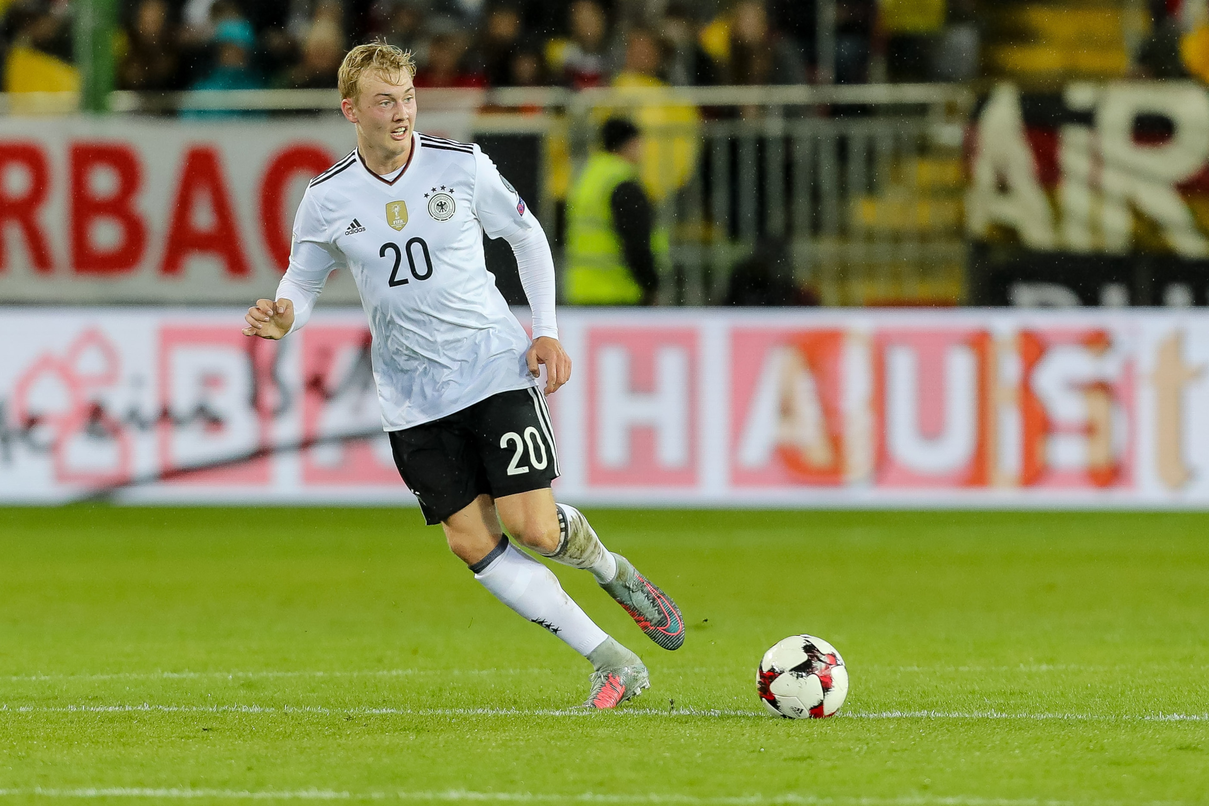 KAISERSLAUTERN, GERMANY - OCTOBER 08: Julian Brandt of Germany in action during the FIFA 2018 World Cup Qualifier between Germany and Azerbaijan at Fritz-Walter Stadium on October 8, 2017 in Kaiserslautern, Germany. (Photo by TF-Images/TF-Images via Getty