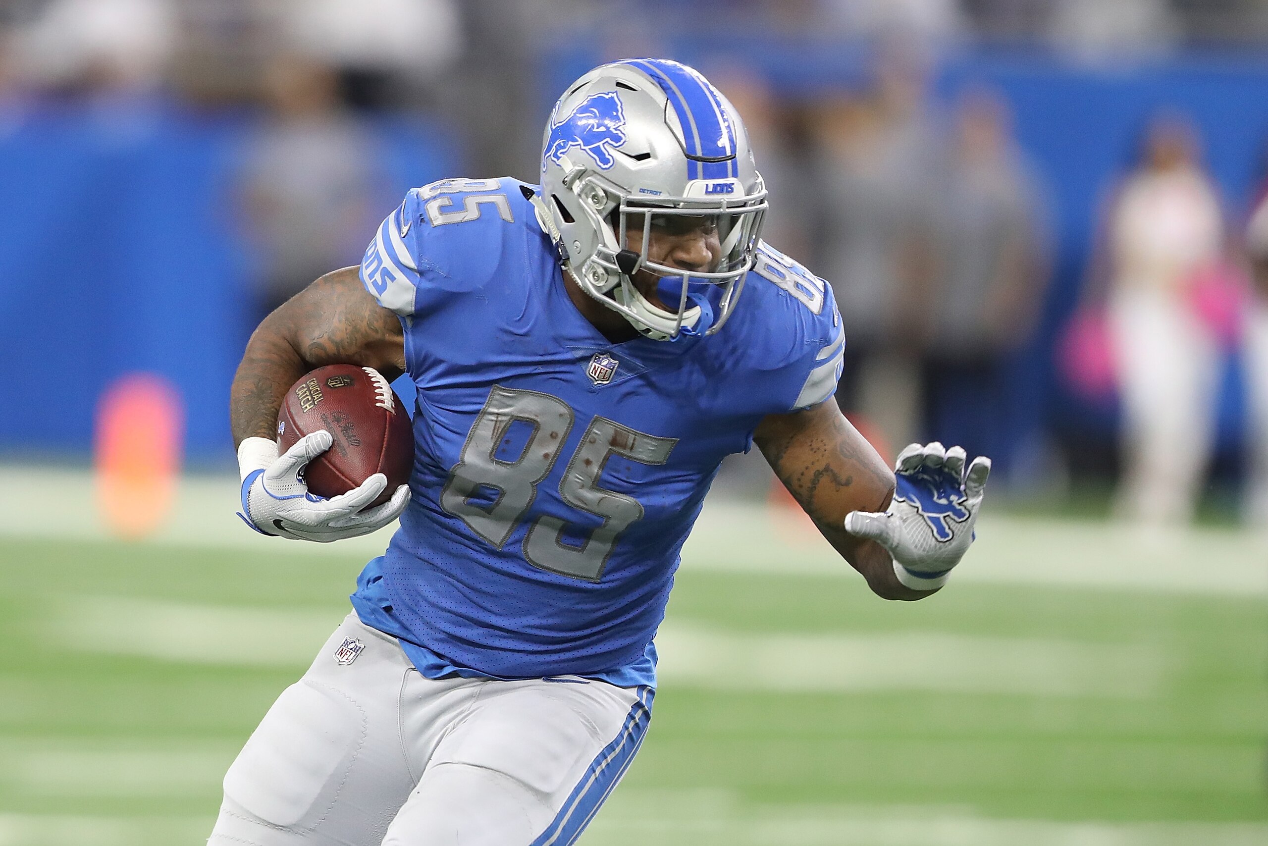 DETROIT, MI - OCTOBER 08: Eric Ebron #85 of the Detroit Lions runs for a short gain during the fourth quarter of the game against the Carolina Panthers at Ford Field on October 8, 2017 in Detroit, Michigan. Carolina Panthers defeated the Detroit Lions 27-