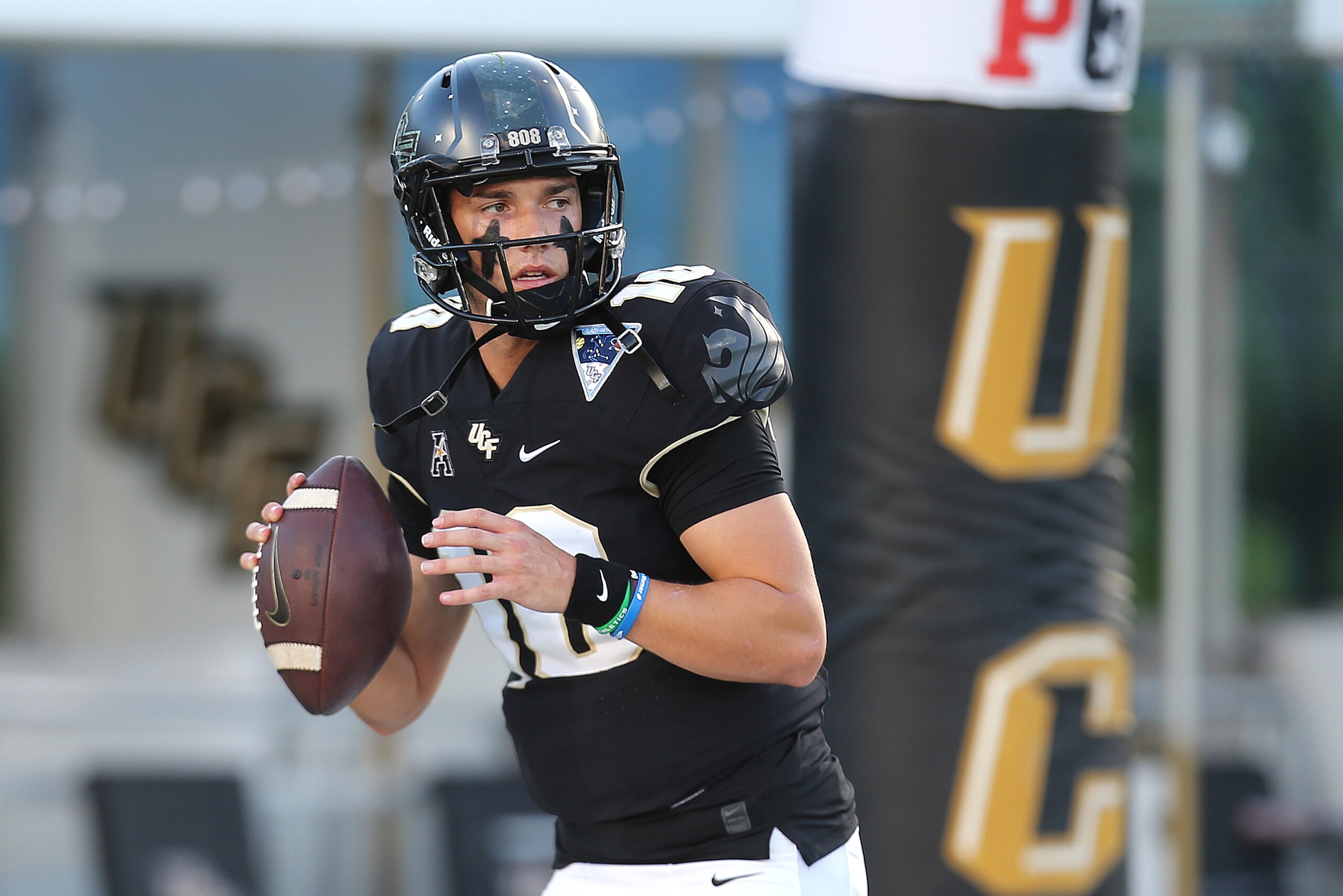 ORLANDO, FL - OCTOBER 14: McKenzie Milton #10 of the UCF Knights during a NCAA football game between the East Carolina Pirates and the UCF Knights at Spectrum Stadium on October 14, 2017 in Orlando, Florida. (Photo by Alex Menendez/Getty Images)