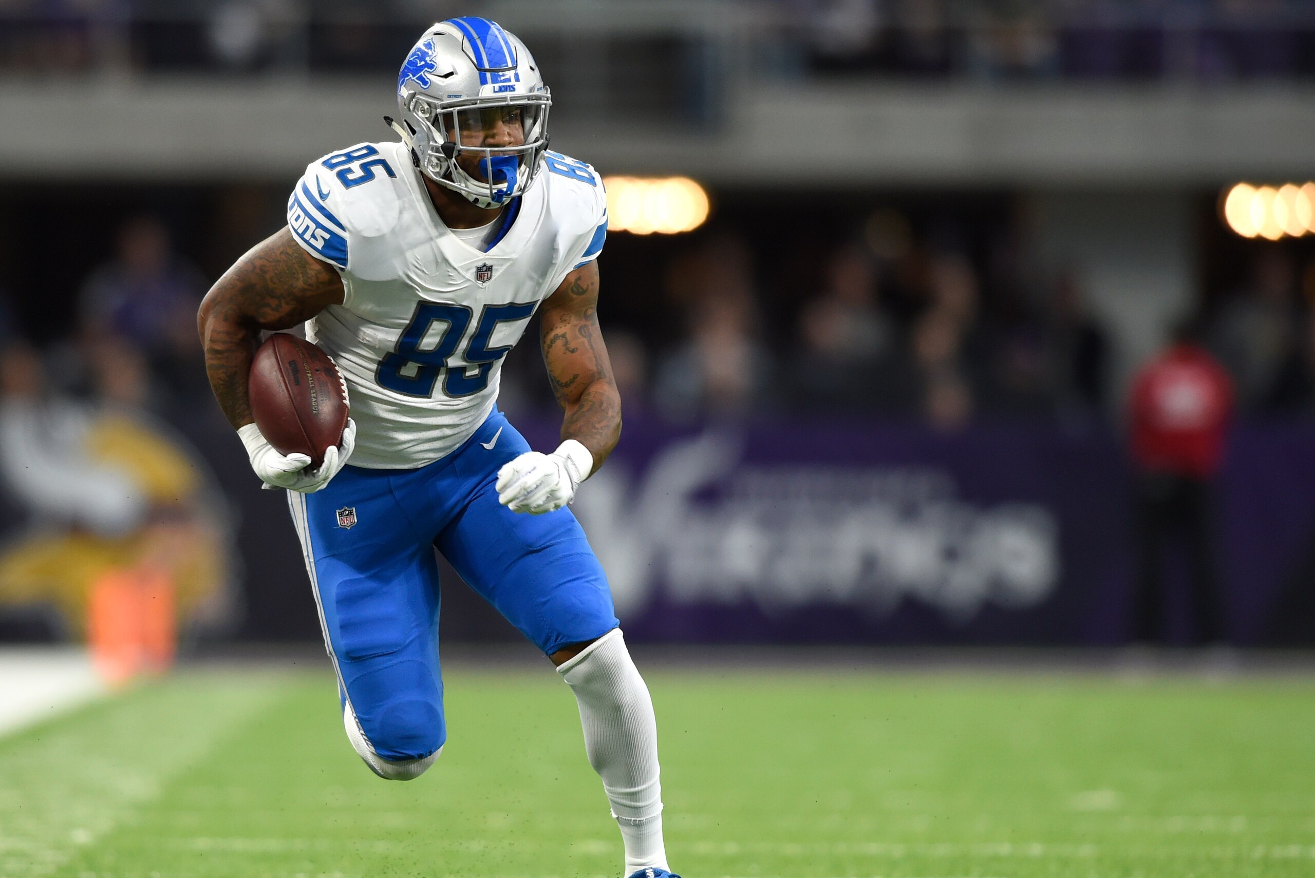 MINNEAPOLIS, MN - OCTOBER 1: Eric Ebron #85 of the Detroit Lions runs with the ball in the first half of the game against the Minnesota Vikings on October 1, 2017 at U.S. Bank Stadium in Minneapolis, Minnesota. (Photo by Hannah Foslien/Getty Images)