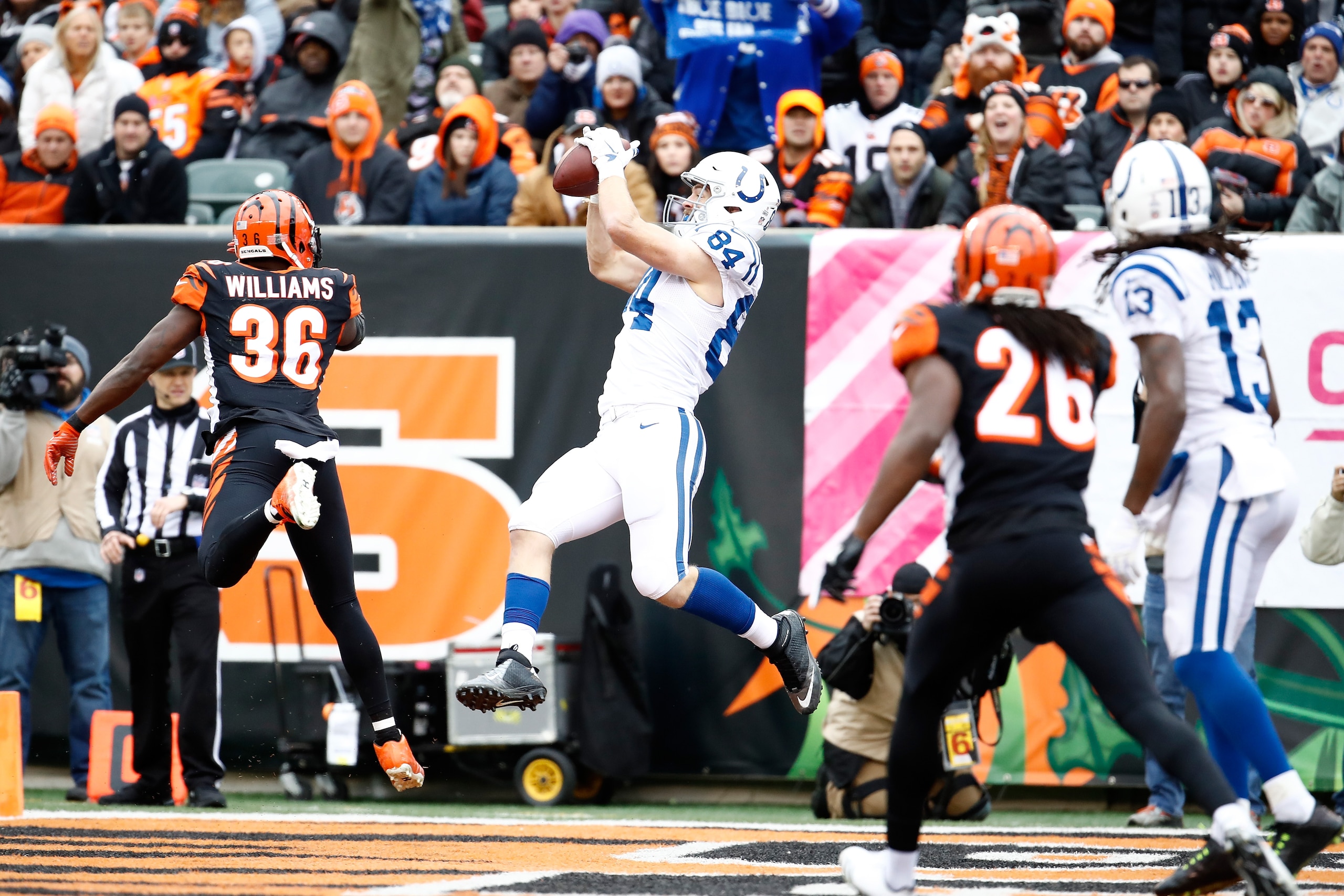 CINCINNATI, OH - OCTOBER 29: Jack Doyle #84 of the Indianapolis Colts catches a touchdown pass against the Cincinnati Bengals at Paul Brown Stadium on October 29, 2017 in Cincinnati, Ohio. (Photo by Andy Lyons/Getty Images) CINCINNATI, OH - OCTOBER 29: Jack Doyle #84 of the Indianapolis Colts catches a touchdown pass against the Cincinnati Bengals at Paul Brown Stadium on October 29, 2017 in Cincinnati, Ohio. (Photo by Andy Lyons/Getty Images)
