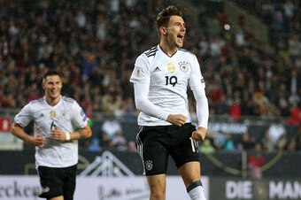 KAISERSLAUTERN, GERMANY - OCTOBER 8: Leon Goretzka of Germany celebrates his goal during the FIFA 2018 World Cup Qualifier between Germany and Azerbaijan at Fritz-Walter Stadium on October 8, 2017 in Kaiserslautern, Germany. (Photo by Jean Catuffe/Getty I