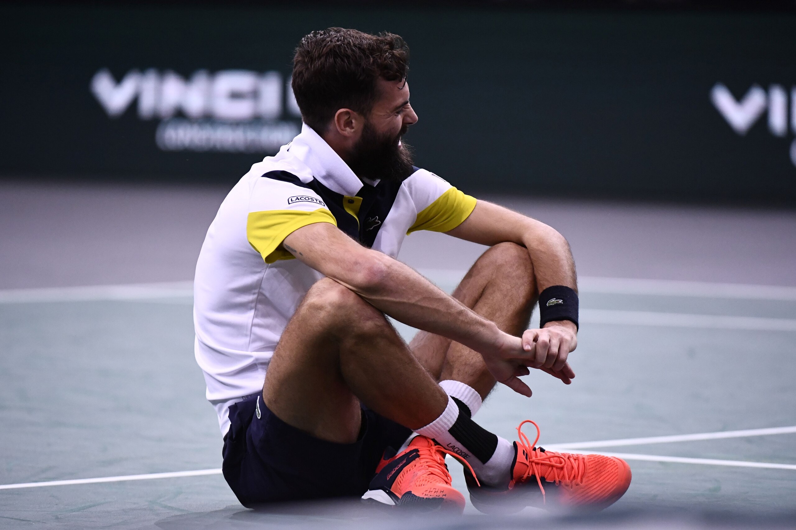 France's Benoit Paire reacts after falling during his first round match against France's Richard Gasquet at the Paris Masters ATP tennis Open on October 30, 2017 in Paris. / AFP PHOTO / CHRISTOPHE SIMON        (Photo credit should read CHRISTOPHE SIMON/AF