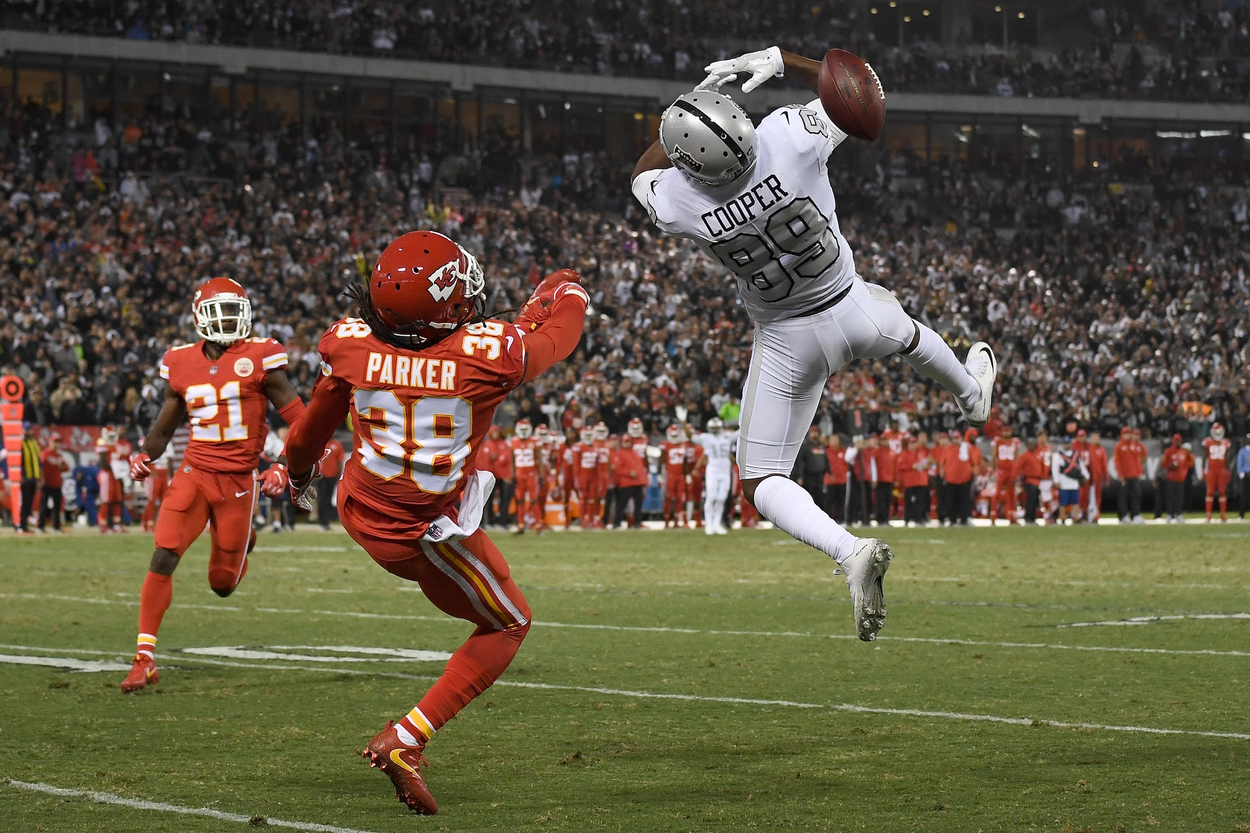OAKLAND, CA - OCTOBER 19:  Amari Cooper #89 of the Oakland Raiders is unable to come up with the catch over Ron Parker #38 of the Kansas City Chiefs during their NFL football game at Oakland-Alameda County Coliseum on October 19, 2017 in Oakland, Californ