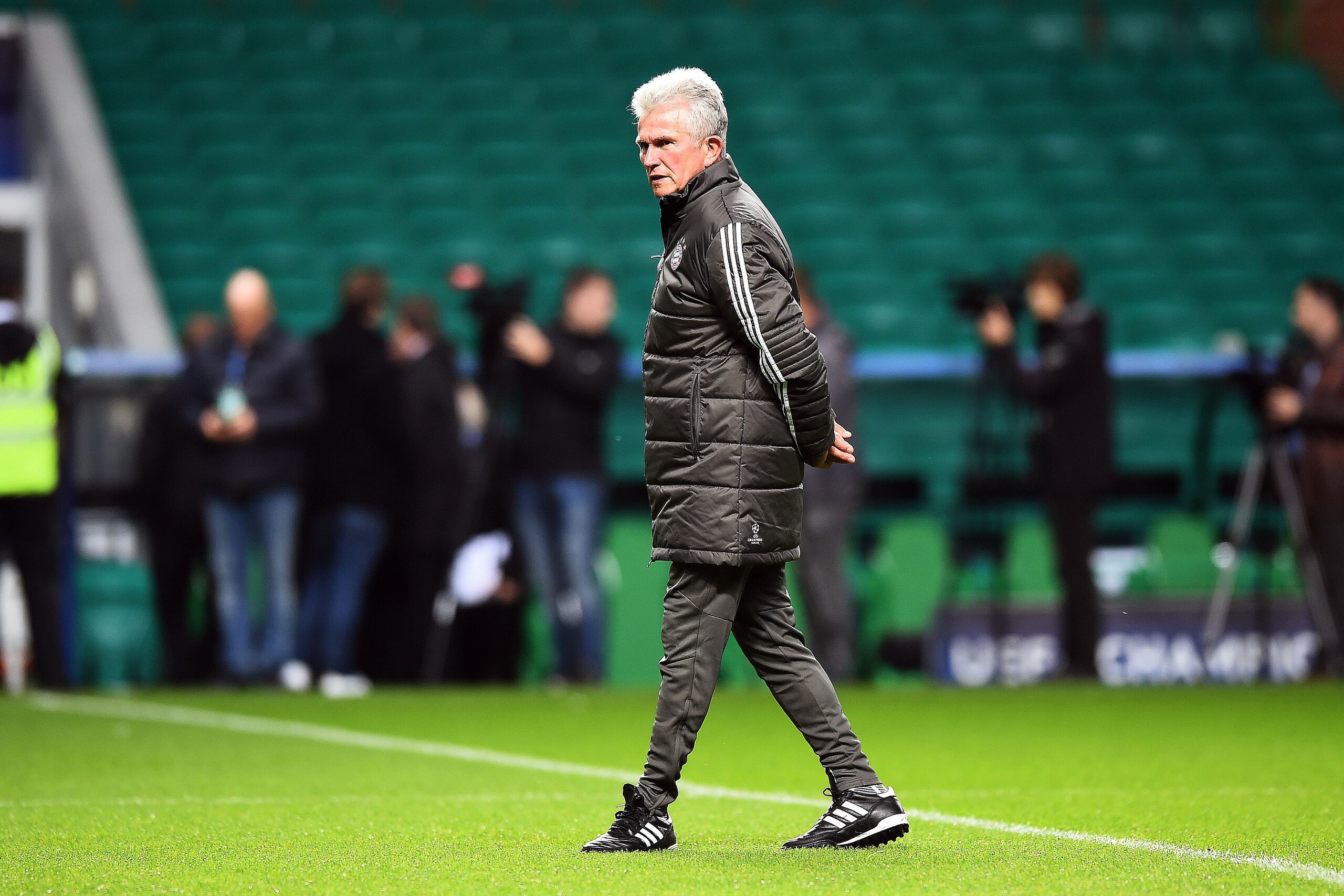 Bayern Munich's German head coach Jupp Heynckes attends team training session at Celtic Park in Glasgow on October 30, 2017, on the eve of the UEFA Champions League Group B football match between Bayern Munich and Celtic.  / AFP PHOTO / Andy Buchanan     