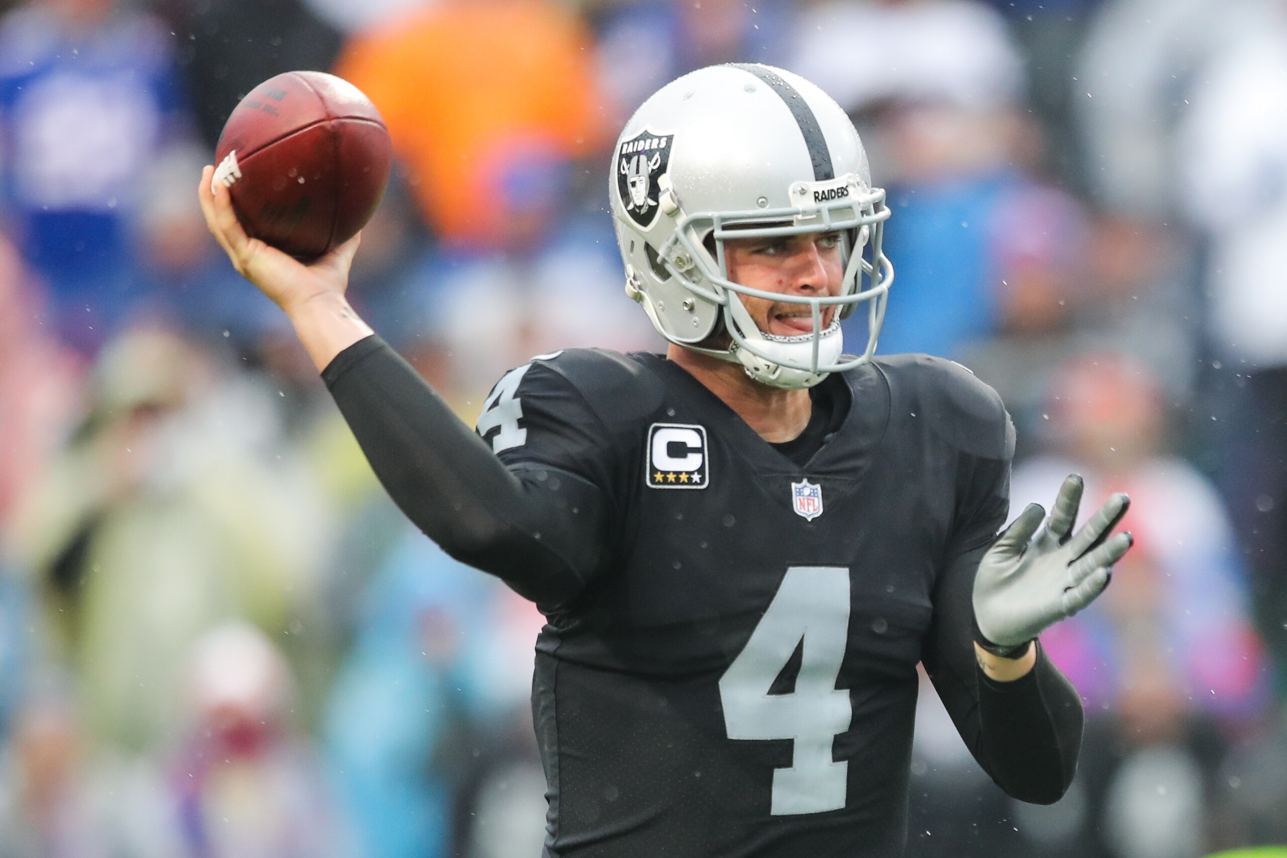 ORCHARD PARK, NY - OCTOBER 29: Derek Carr #4 of the Oakland Raiders throws the ball during the first quarter of an NFL game against the Oakland Raiders on October 29, 2017 at New Era Field in Orchard Park, New York. (Photo by Brett Carlsen/Getty Images) ORCHARD PARK, NY - OCTOBER 29: Derek Carr #4 of the Oakland Raiders throws the ball during the first quarter of an NFL game against the Oakland Raiders on October 29, 2017 at New Era Field in Orchard Park, New York. (Photo by Brett Carlsen/Getty Images)